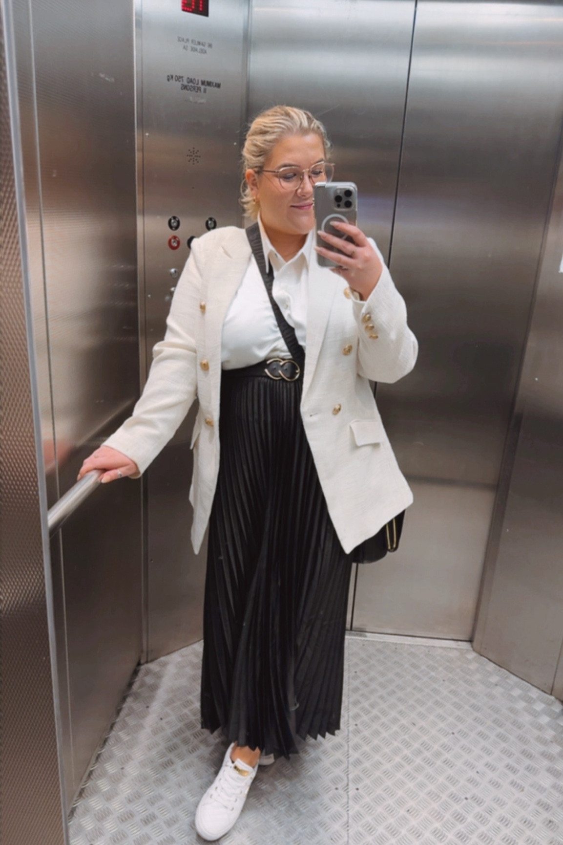 Black and white vibes today 🖤🤍🖤🤍

#LTKplussize #LTKworkwear #LTKaustralia