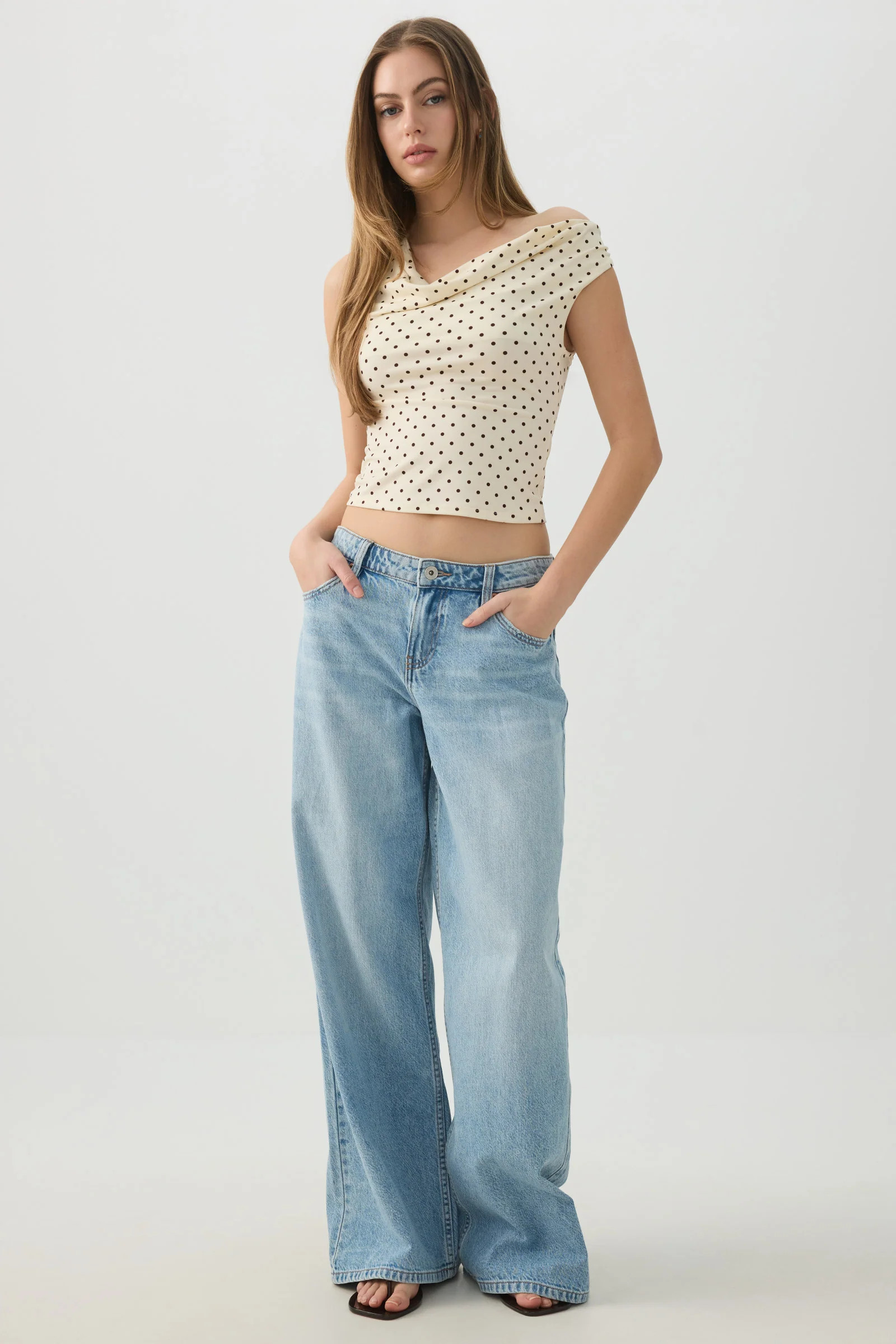 The Off-Duty Fit Low Rise Wide Leg Jean | Ardene US