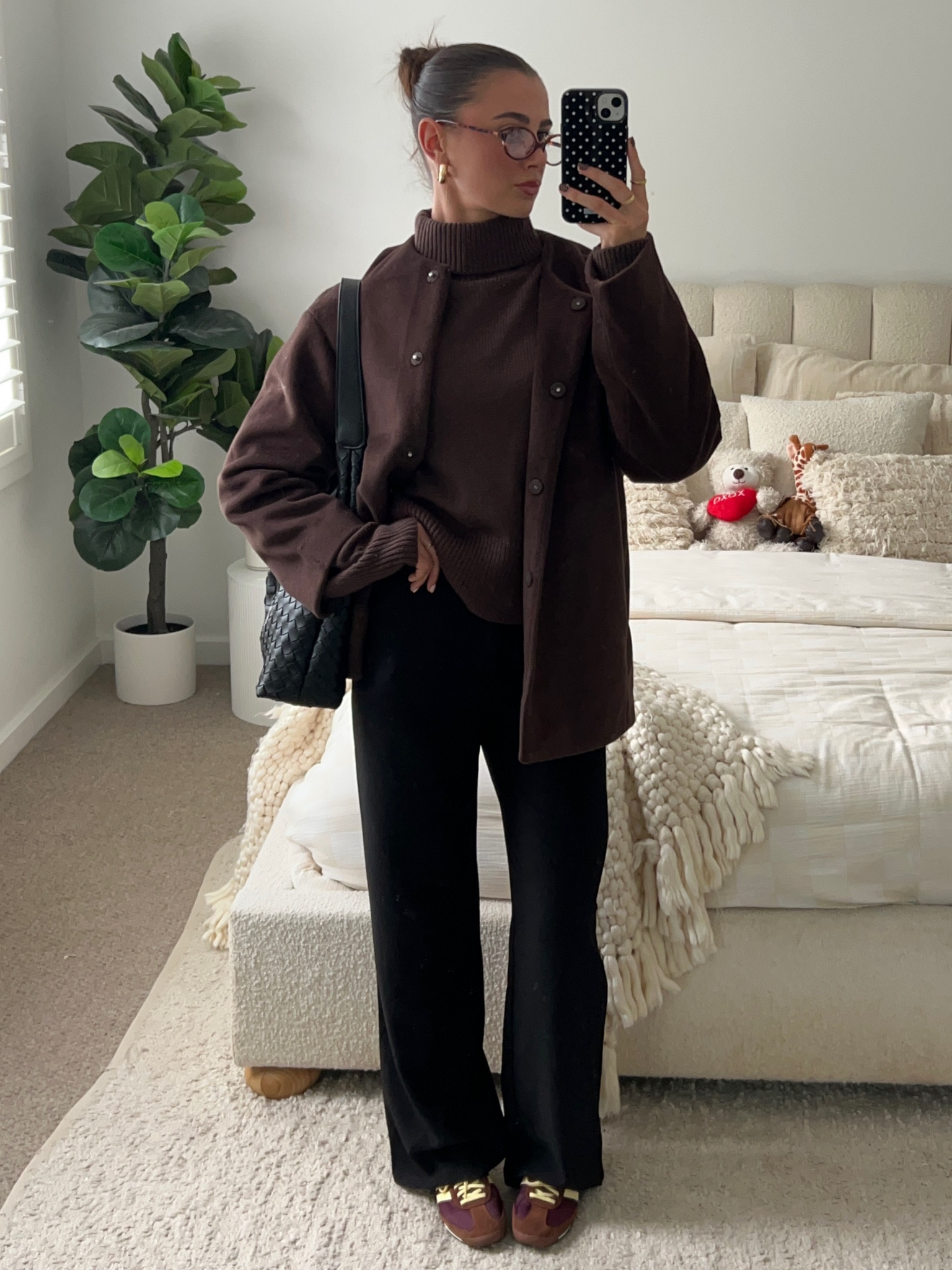 - perfect stranger ‘FAY high rise pant’ 
- Peta & Jain ‘WEAVE bag’ (code:MARLEE20)
- Nakd fashion ‘short scarf detailed coat brown'
- Universal store ‘Cosy turtleneck knit jumper brown’