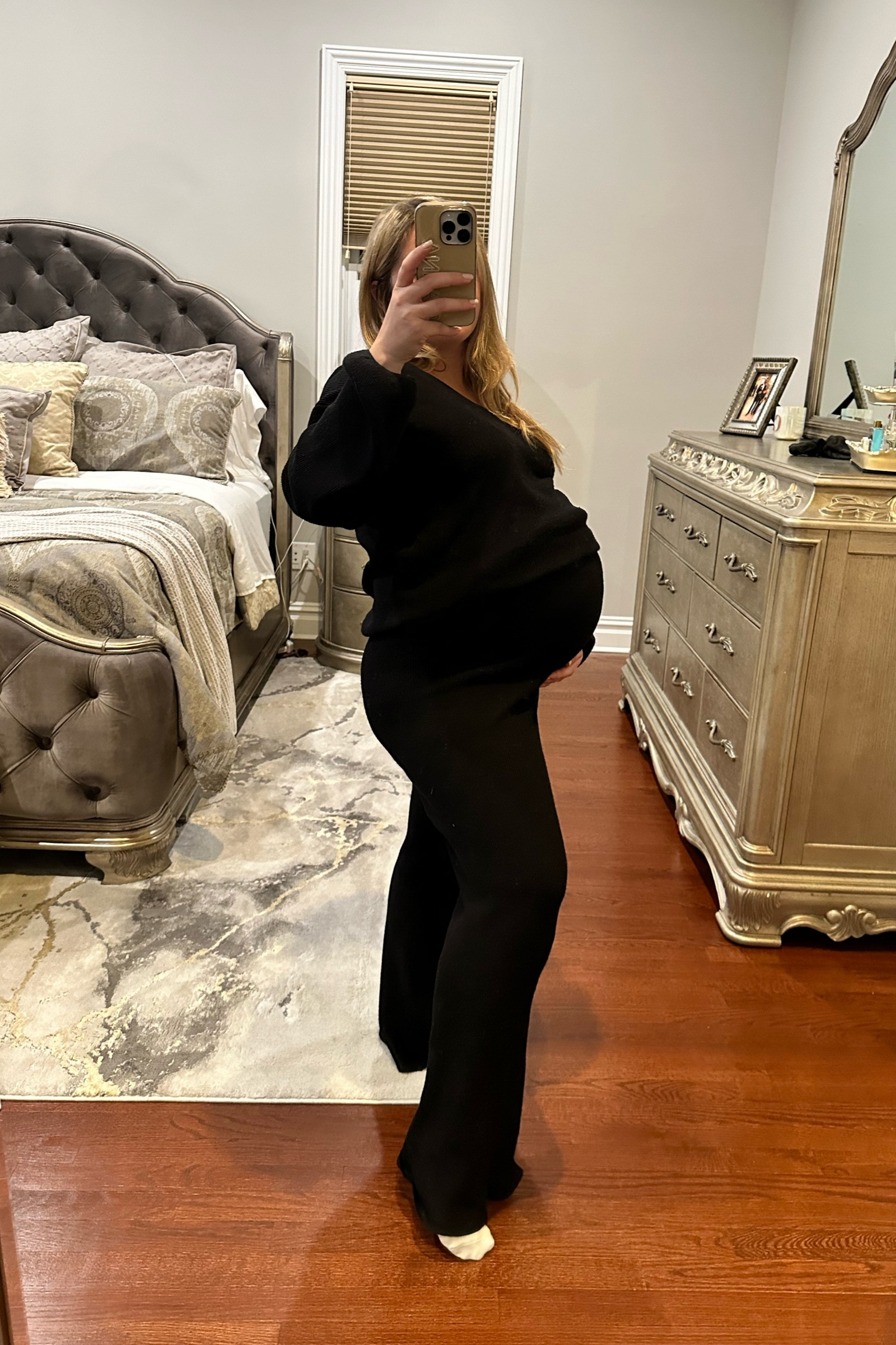 9 months pregnant in the same loungewear set from pre-pregnancy 

#LTKstyletip #LTKfindsunder100 #LTKbump