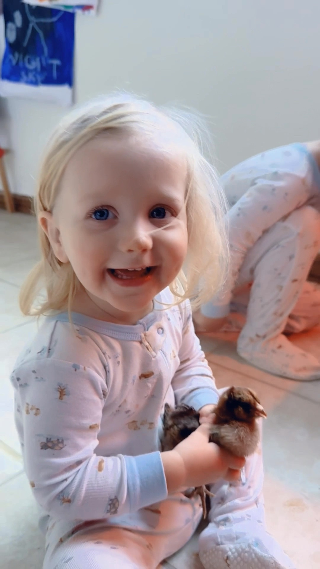 ohhh these are the days I always dreamed of 💭 - all the babies 👶🏼 and chickies🐥 and living on our farm sweet farm!!! 🥹🌾 Thank you, Lord, for these blessings!!! 🤍 Our hearts overflow! ❤️