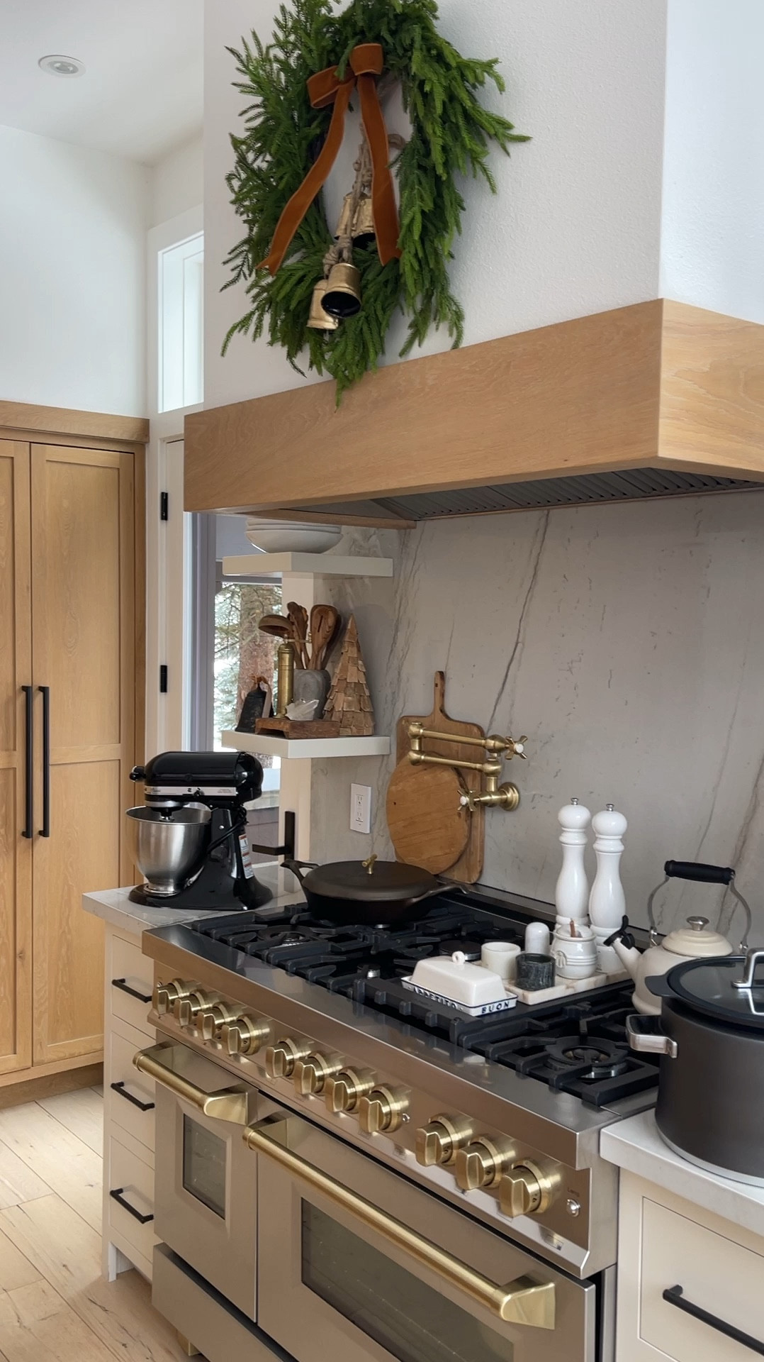 HOME \ kitchen favorites + a bunch of items on sale for Amazon Black Friday week!

Home 
Decor
Range
Christian’s wreath
Decoration 

#LTKWatchNow #LTKHome #LTKHoliday