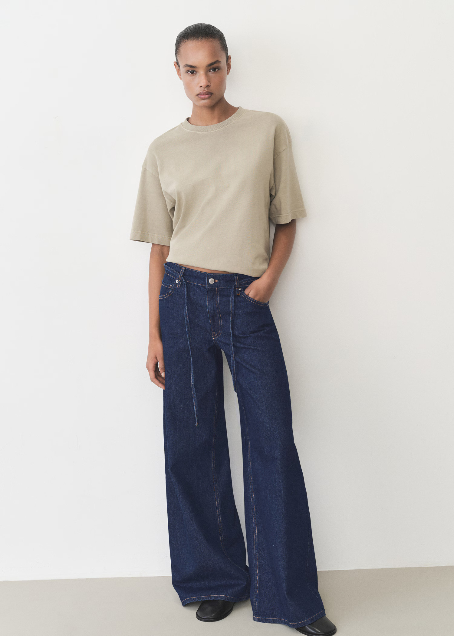 Low-rise wide-leg jeans with belt - Women | MANGO United Kingdom | MANGO (UK)