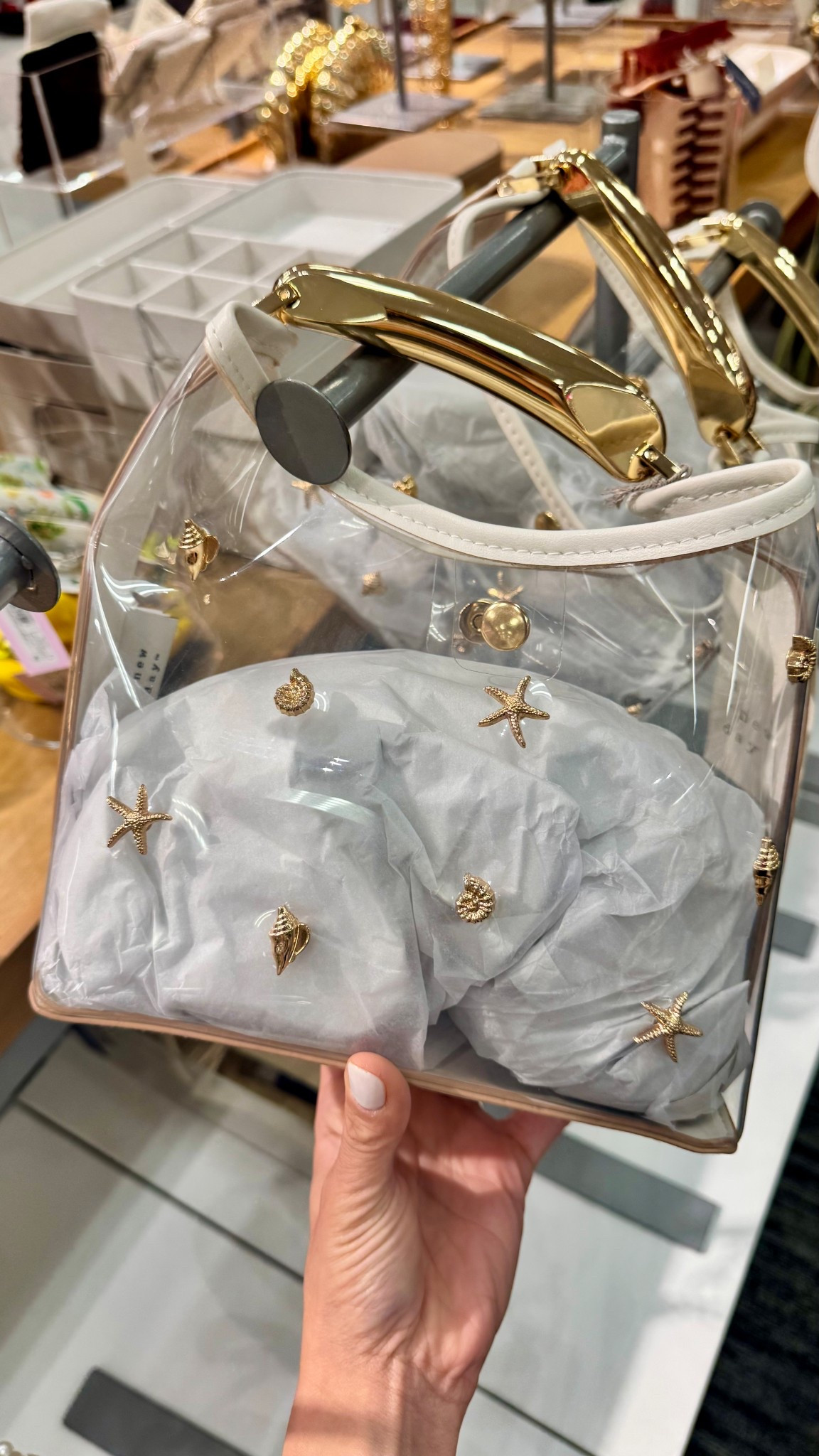 Clear shell bag from Target



#LTKFindsUnder50 #LTKSeasonal #LTKItBag