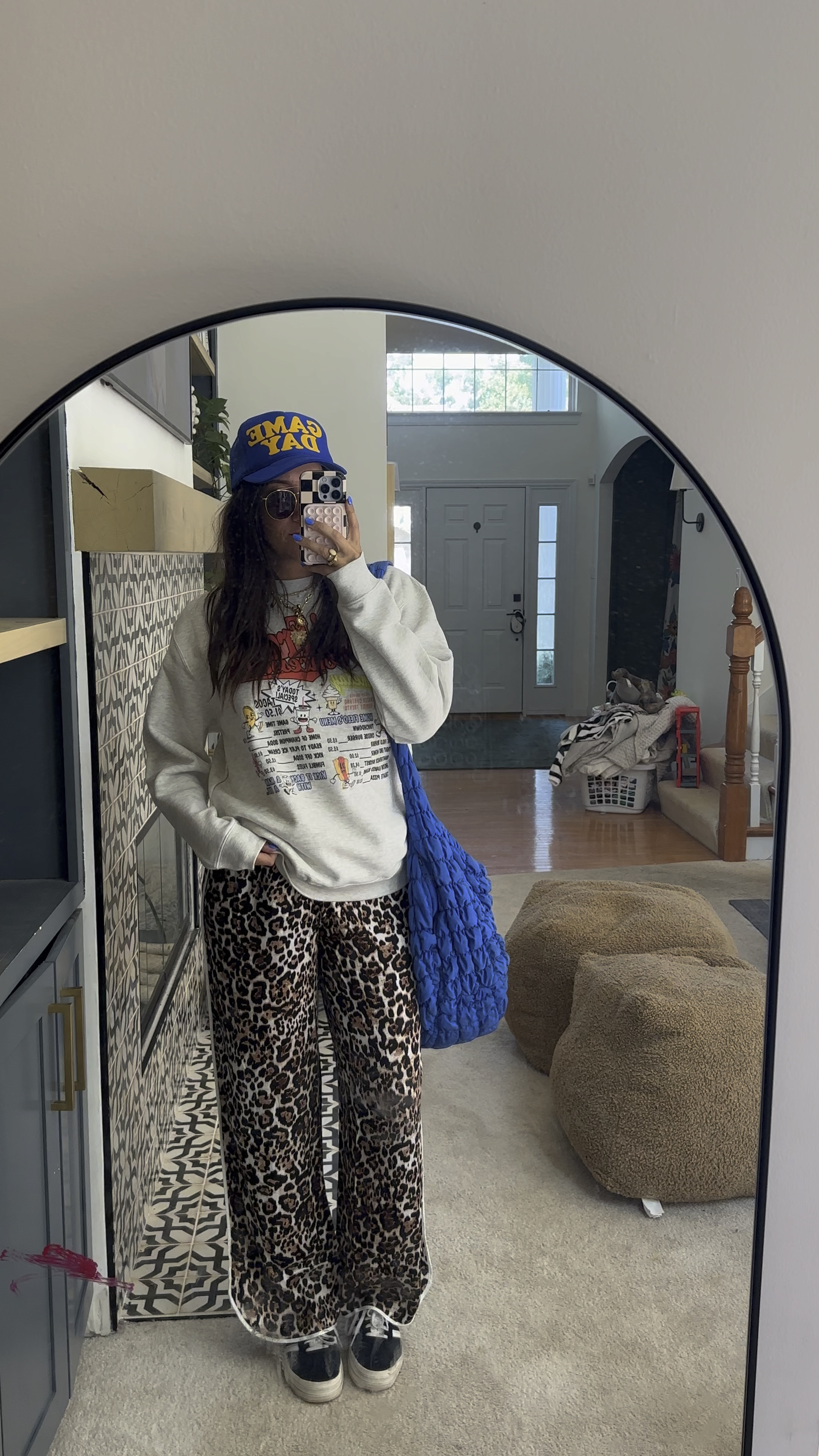 ⚽️🏈 game day mom fit secured ✔️

sweatshirt// large 
pants// large 
