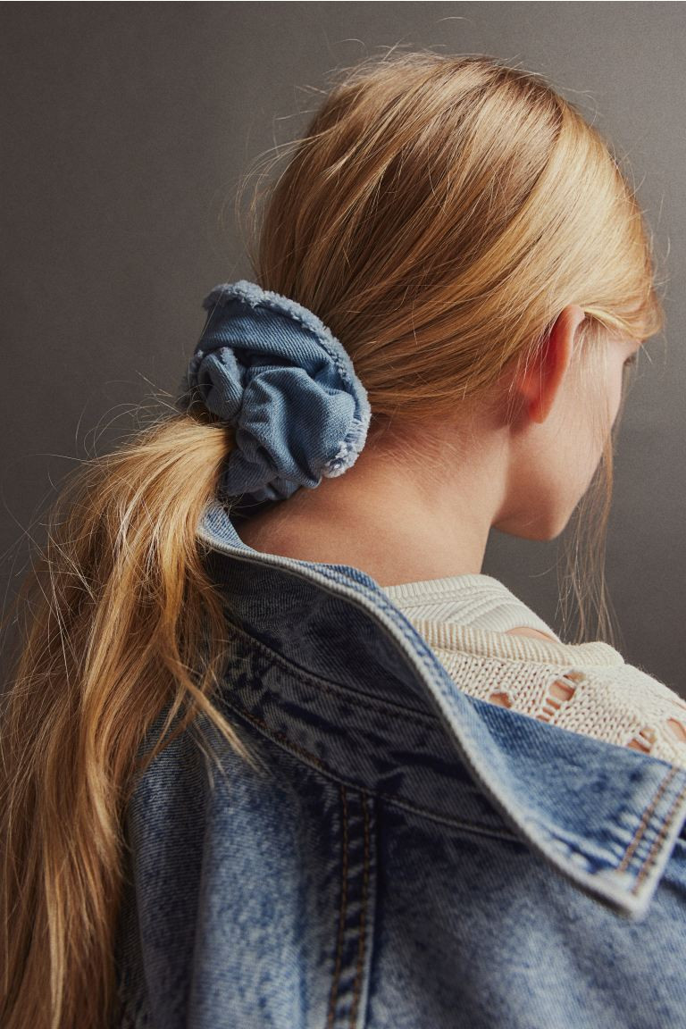 Frayed-edge scrunchie | H&M (UK, MY, IN, SG, PH, TW, HK)