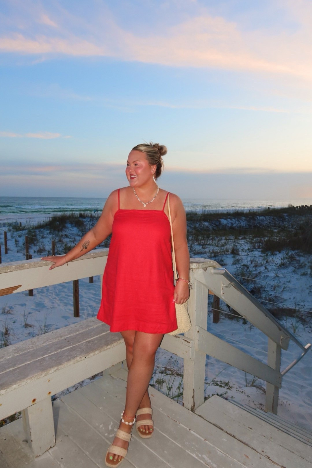 This is the same dress but from last year so it doesn’t have the buttons. But the fit and everything is the same! Size xxl tall!