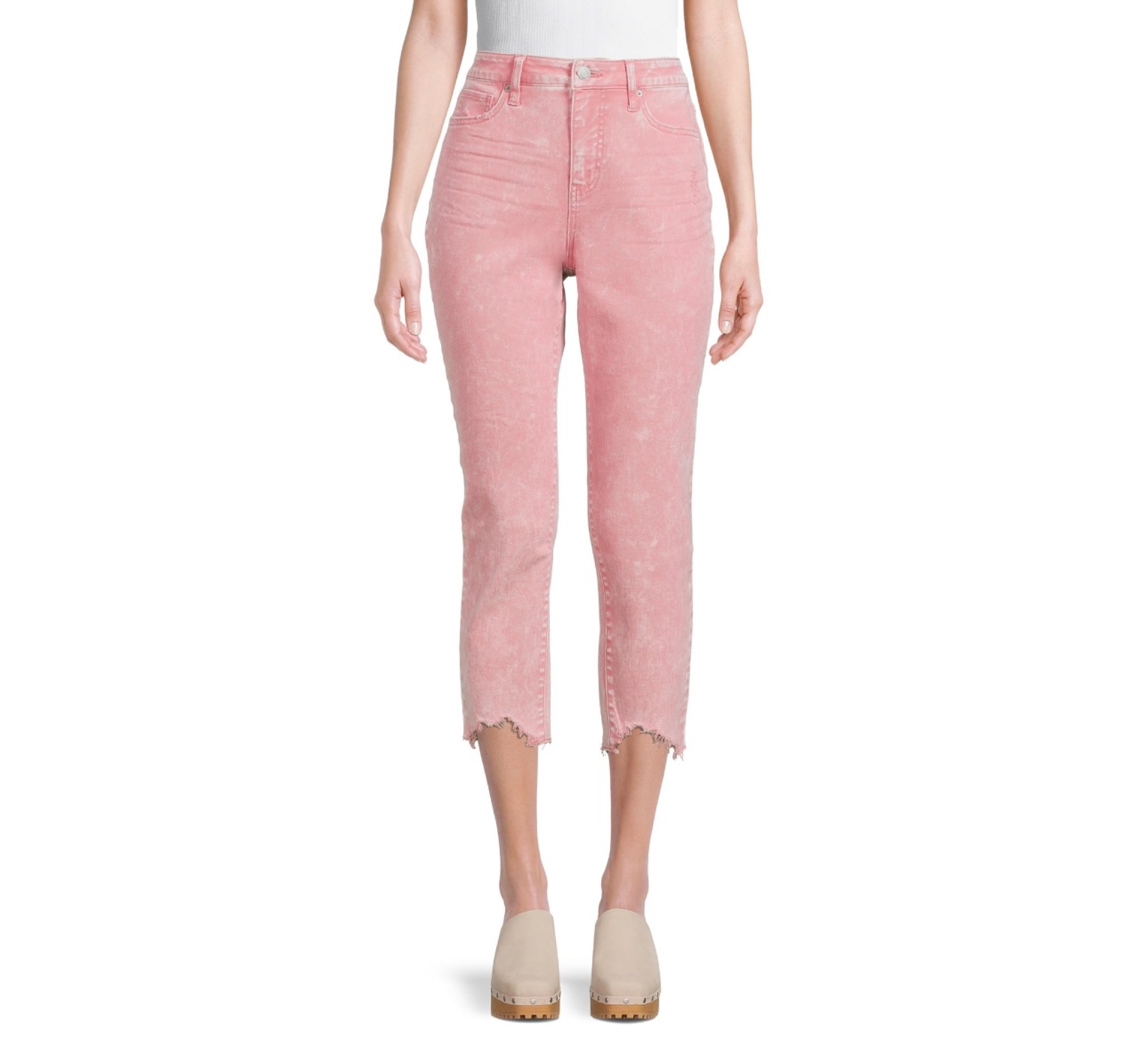 Absolutely obsessed with these mom / boyfriend jeans! They’re form fitting on the top and don’t give you that loose butt look. However, they are more relaxed by your knees! I love the washes on these & the shark bite bottom! Not stretchy, but not stiff. I feel pretty true to size! 

#LTKcurves #LTKstyletip #LTKbeauty