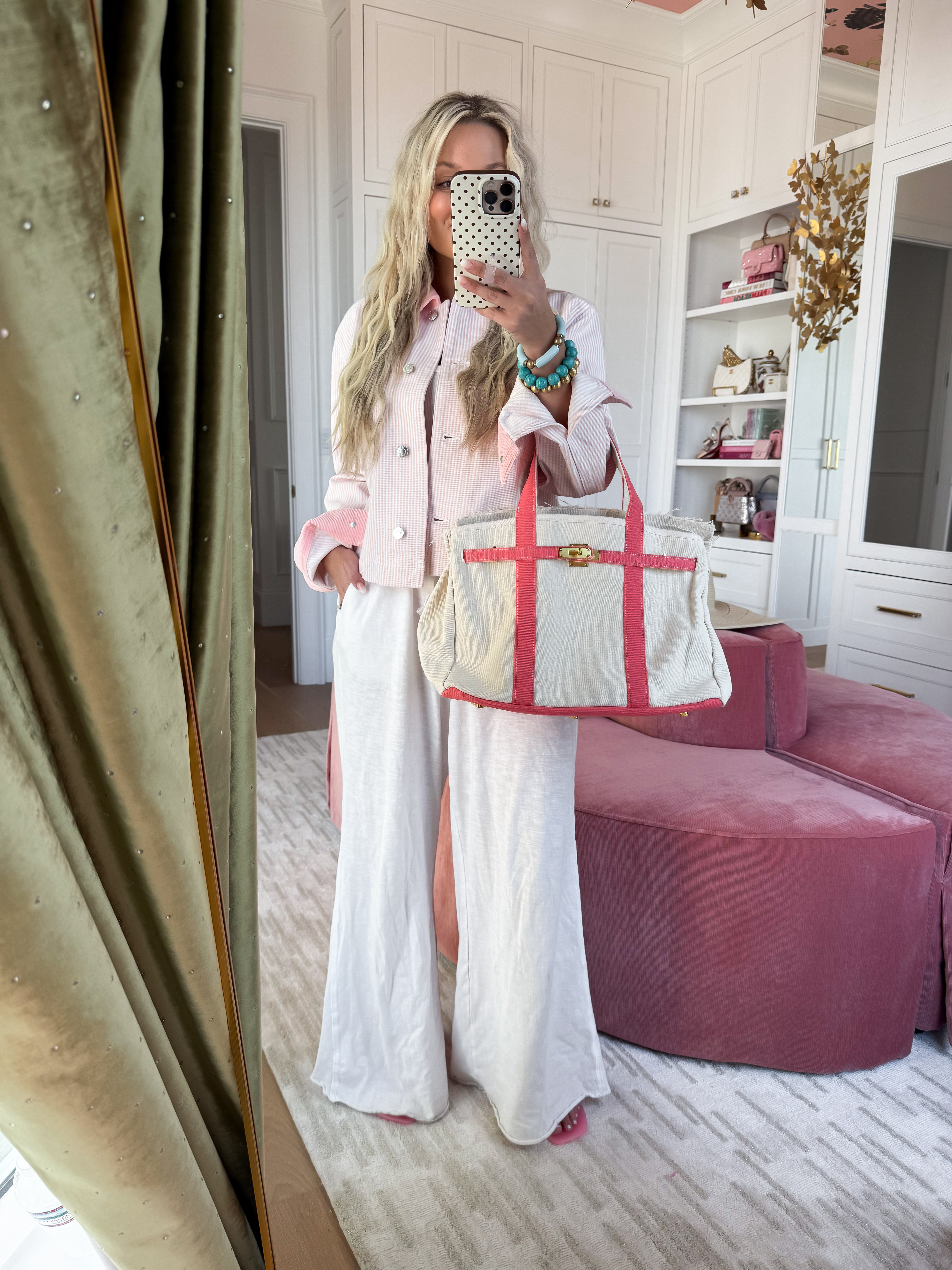 I LOVE THIS CROP JACKET! Giving JCREW! Wearing size small! 

 

#LTKPetite #LTKWorkwear #LTKTravel