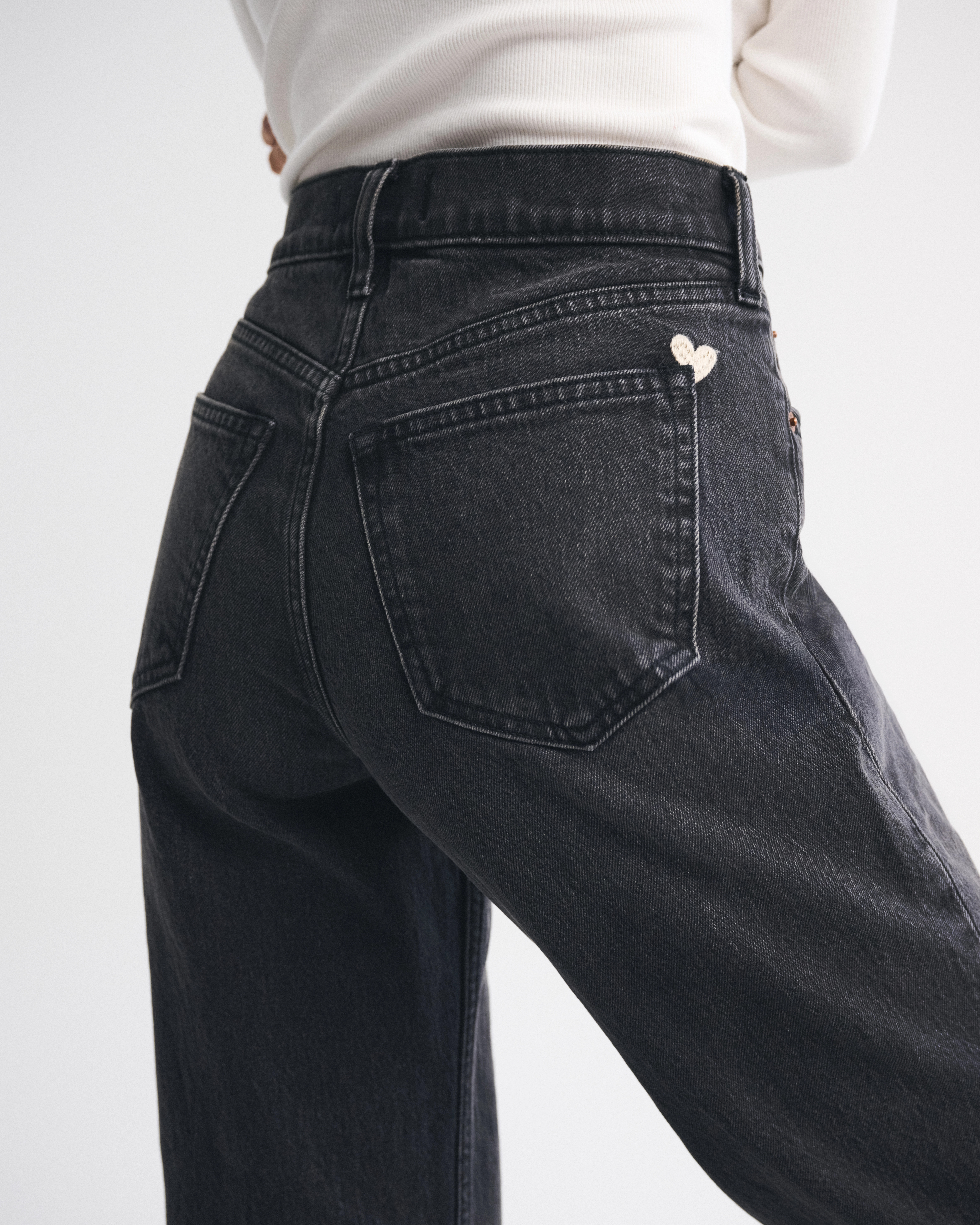 High Rise 90s Relaxed Heart Embroidered Jean | Abercrombie & Fitch (US)