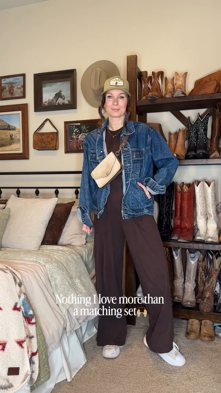 This @abercrombie matching set is so good🤌🏼🤎
 
Linked in my bio! 

#abercrombiepartner #abercrombie