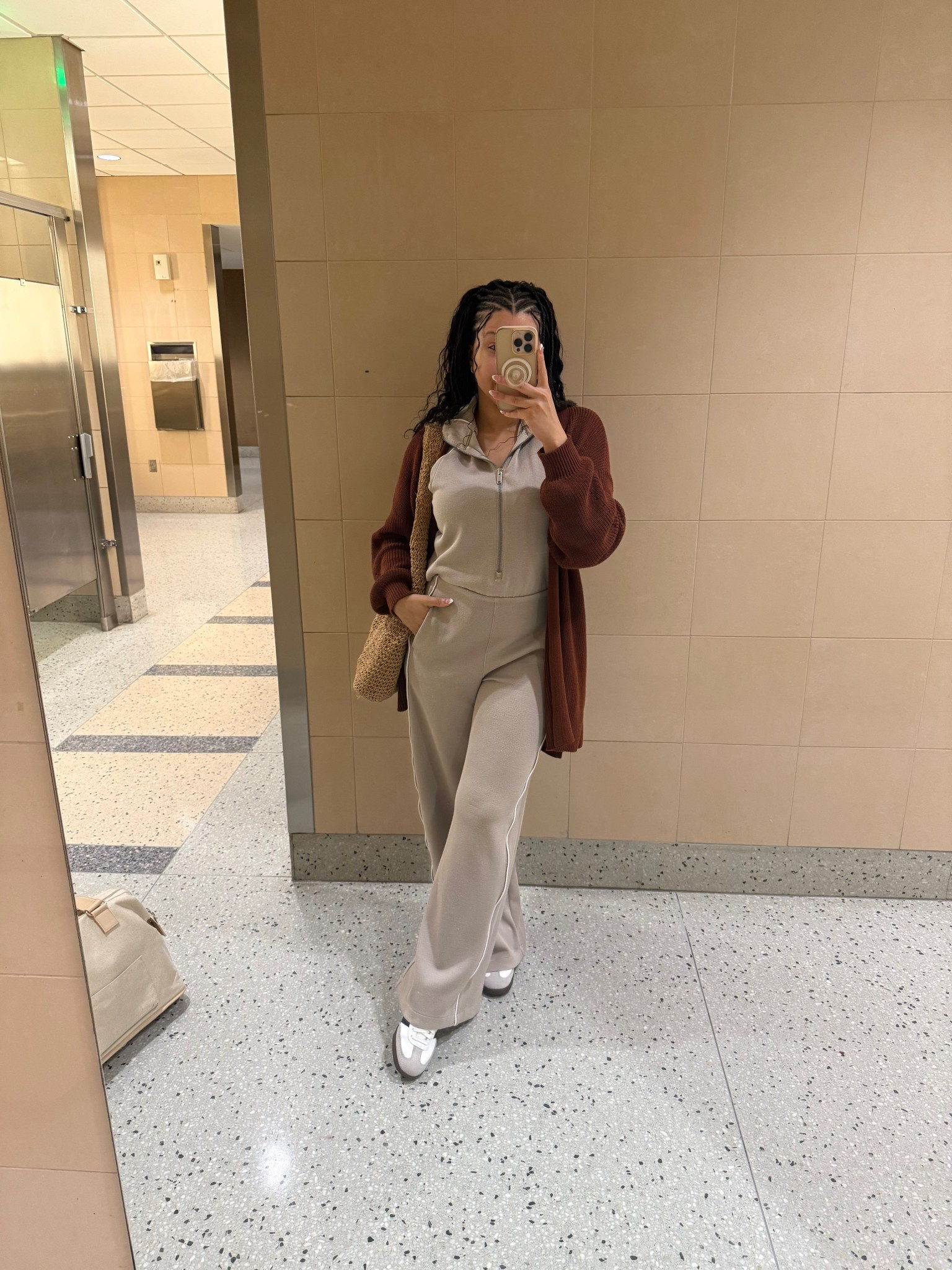 Airport attire done right 

#LTKootd #LTKTravel #LTKFindsUnder100