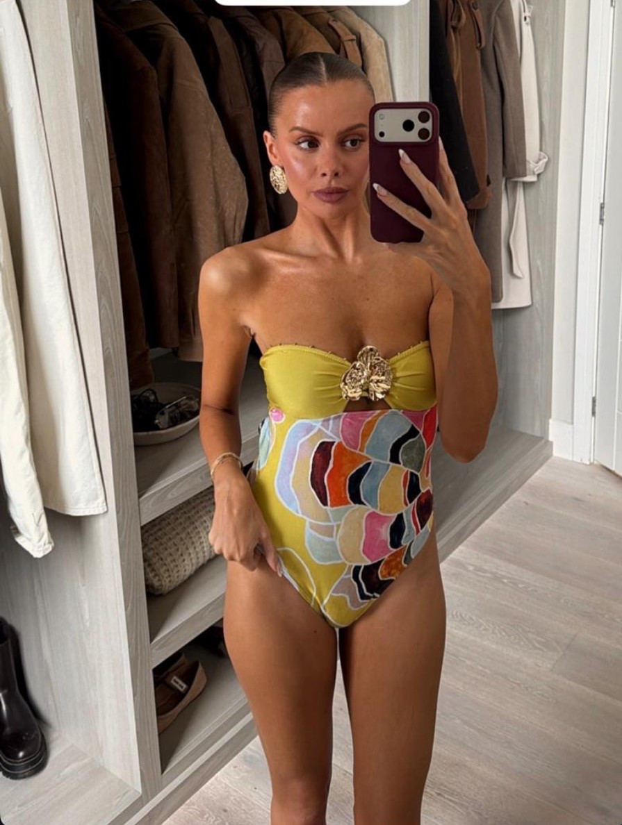 Love this swimsuit for something extra! Love the colours & gold hardware! Wearing a size 8 🏝️


#LTKswimwear #LTKspring #LTKuk