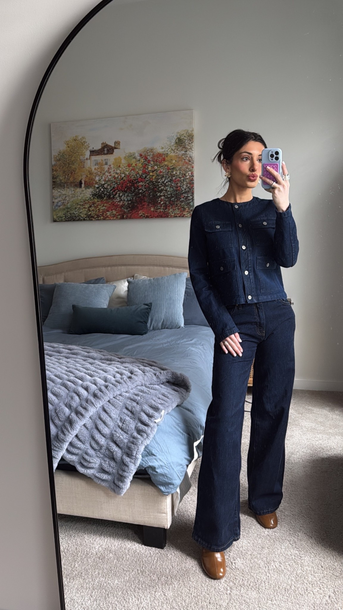 Denim on denim | 4.16
Small jacket, jeans are size 27 (a little long tbh), and true to size shoes (9) 💙