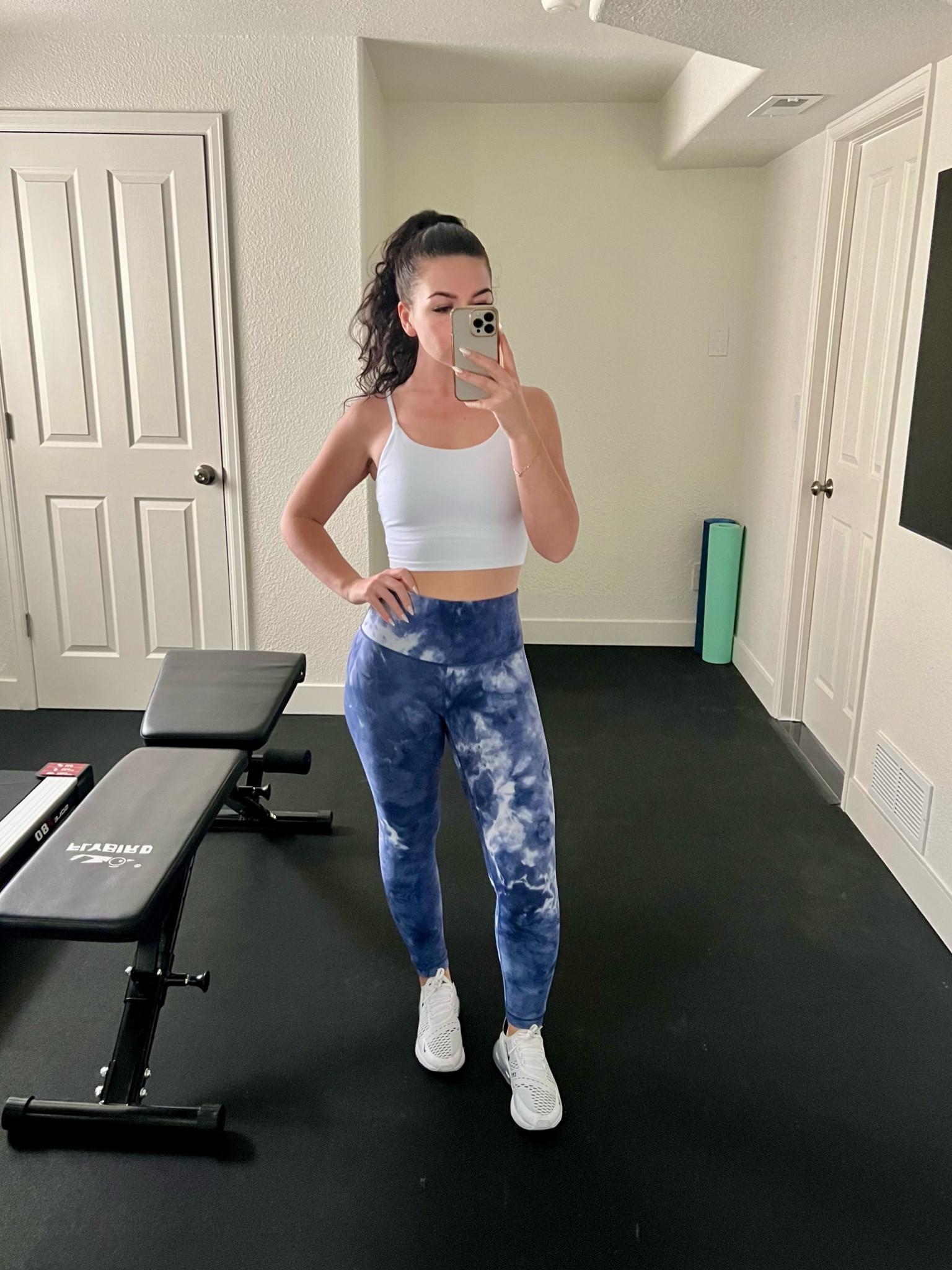 Gym outfit 💪🏼

Amazon leggings - lululemon dupe 
Cropped workout top
Nike Air Max sneakers 👟 


#competition

#LTKshoecrush #LTKFind #LTKfit