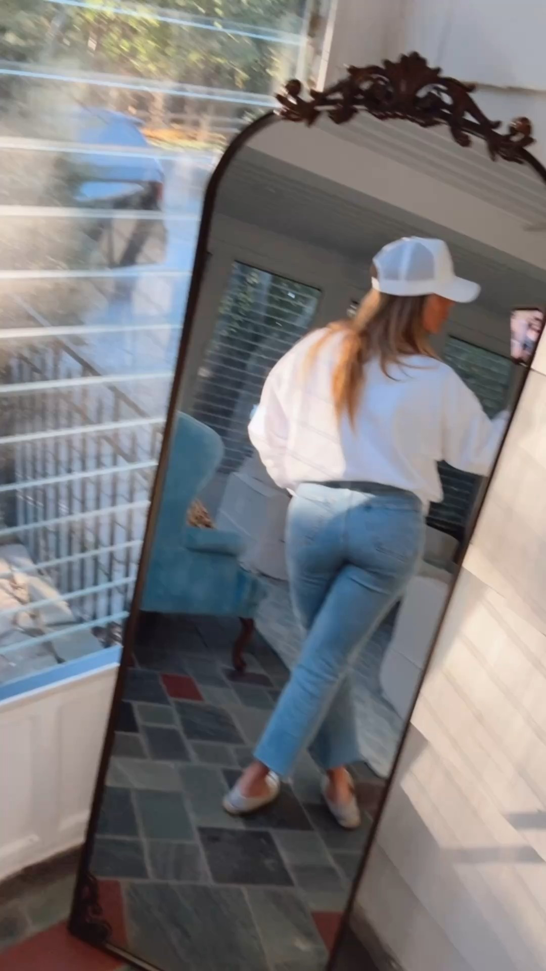 For all my curvy girls… IYKYK. To get the legs + booty to fit correctly in denim is V hard. @abercrombie curvy line is just so freaking good. I ordered these on a whim + am 👏🏼🙏🏼. Wearing a 27 and am 5’9”. 

#LTKStyleTip #LTKFindsUnder100 #LTKTall