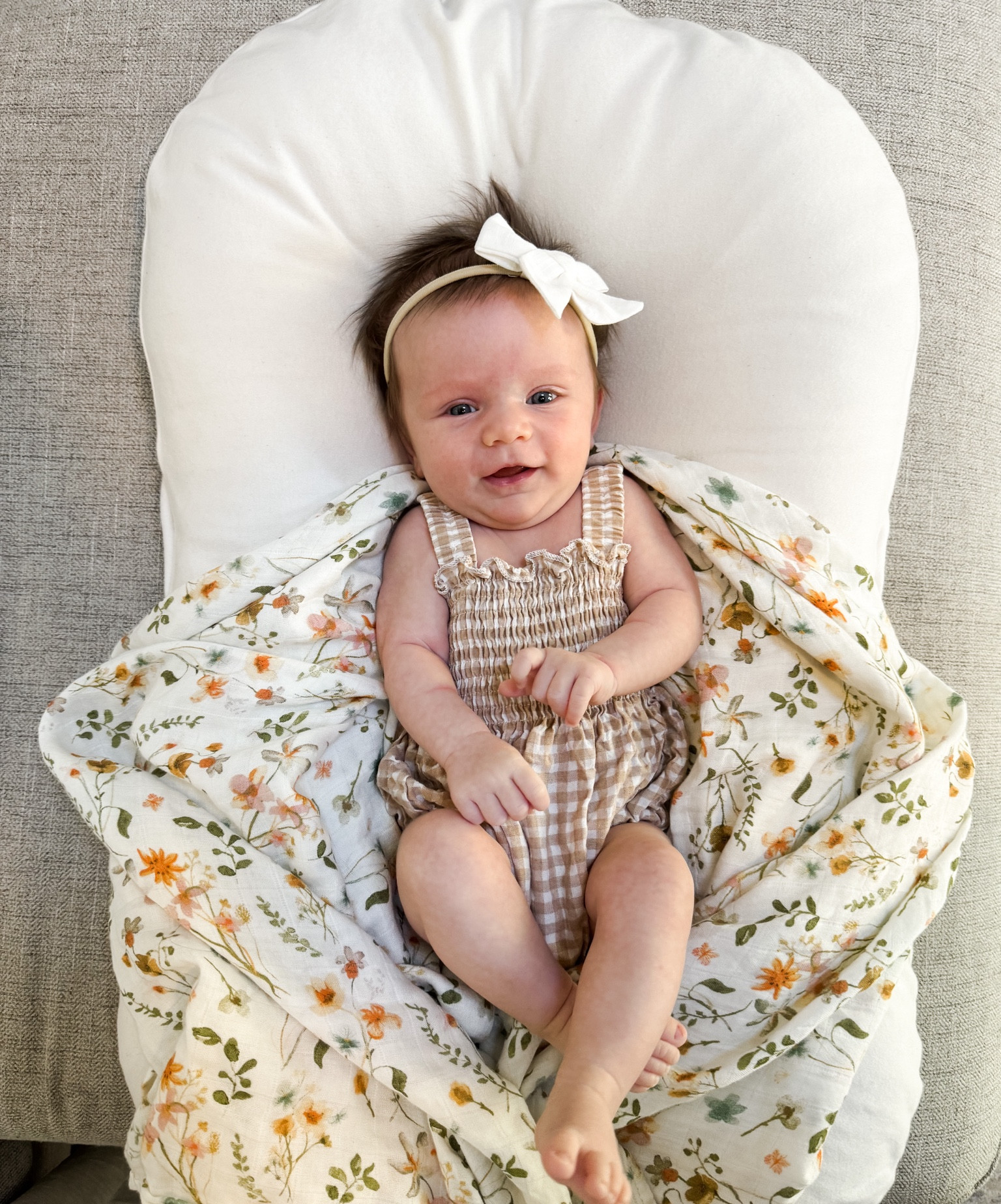 My sweet little baby girl

Baby girl outfits // swaddle blankets // baby fashion // baby romper // snuggle me // floral baby // neutral baby clothes // plaid 


#LTKkids #LTKbump #LTKbaby