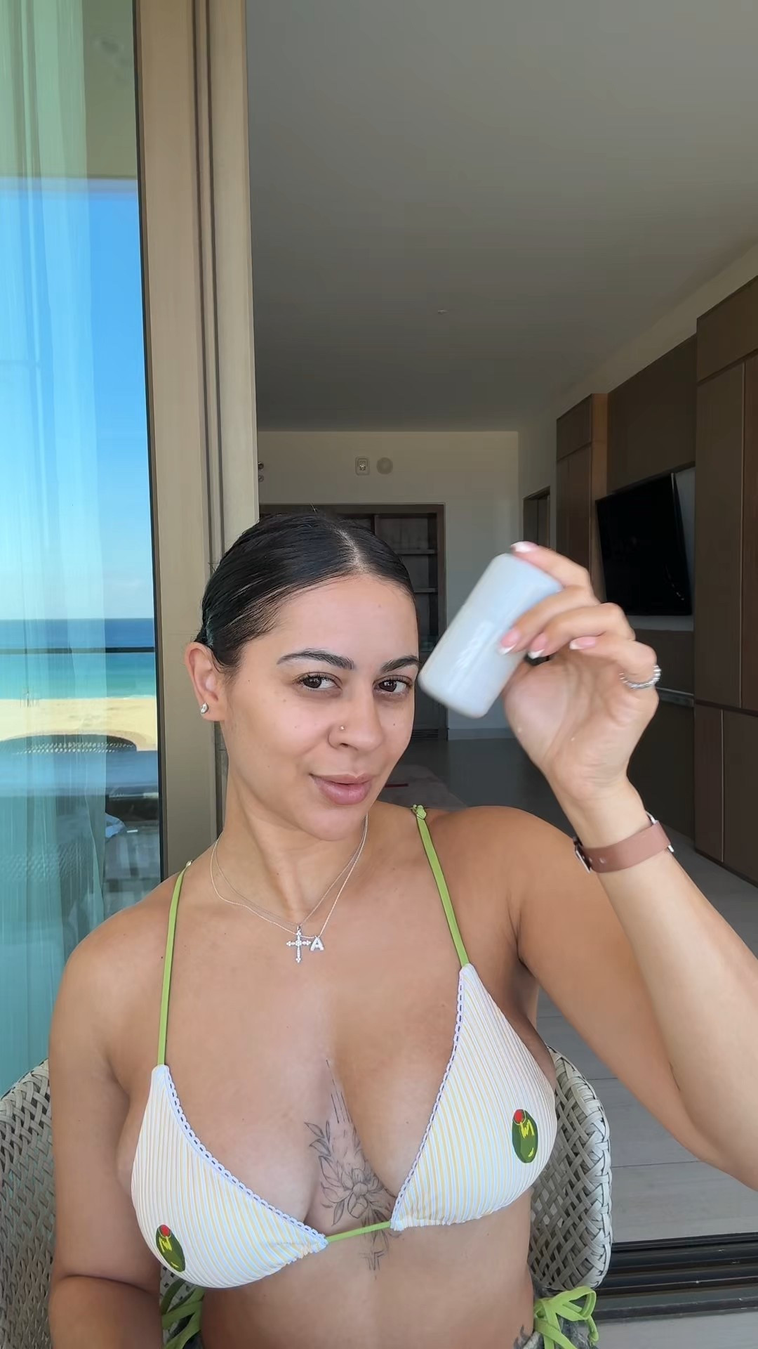 No makeup, makeup look for the beach 

#LTKSwim #LTKBeauty #LTKFindsUnder100