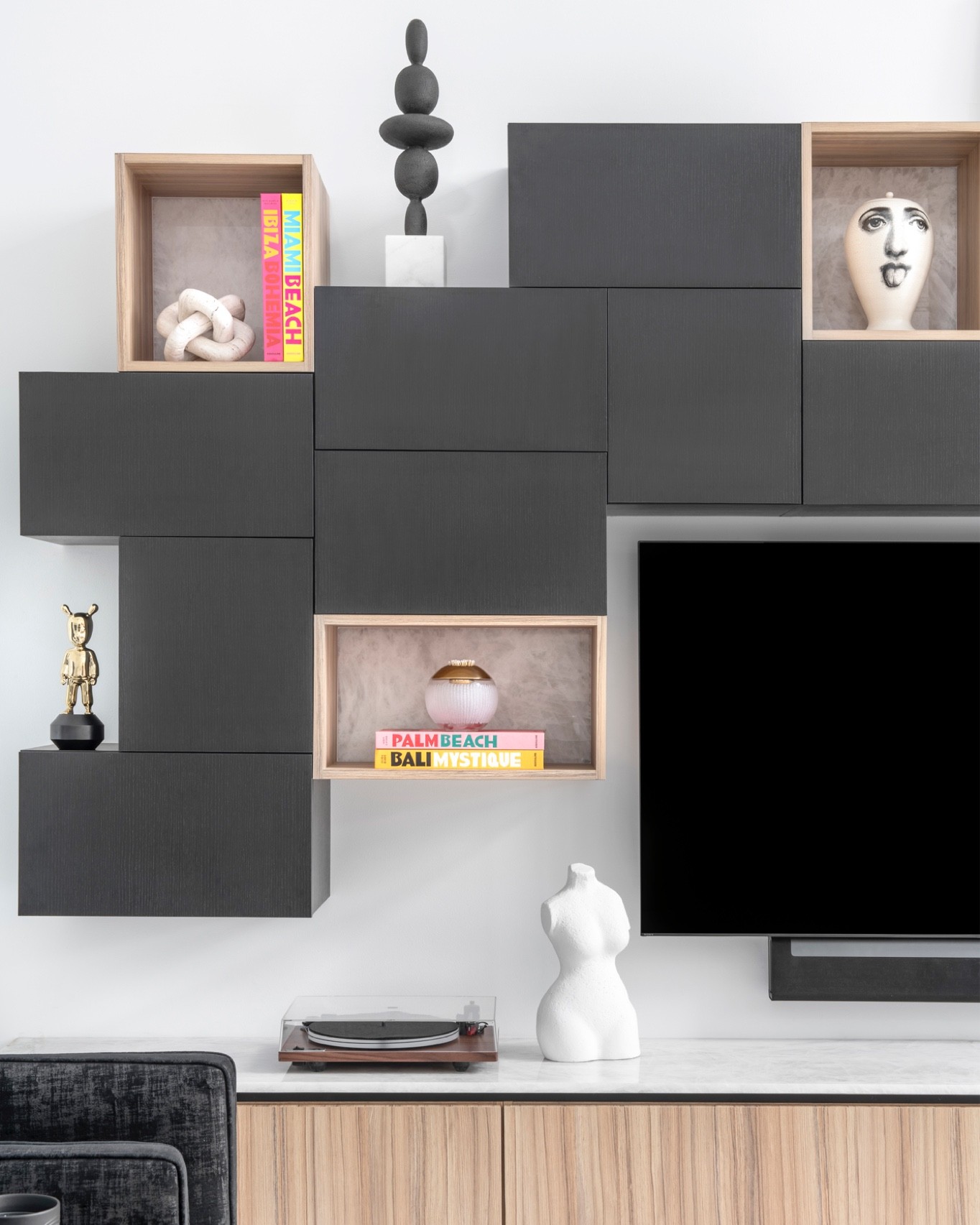 Our Biscayne Park Art House was purely based on an art story. The modern style paired with a very colorful and bold dose of Miami vibes is giving us all the feels. 

 #LTKHome