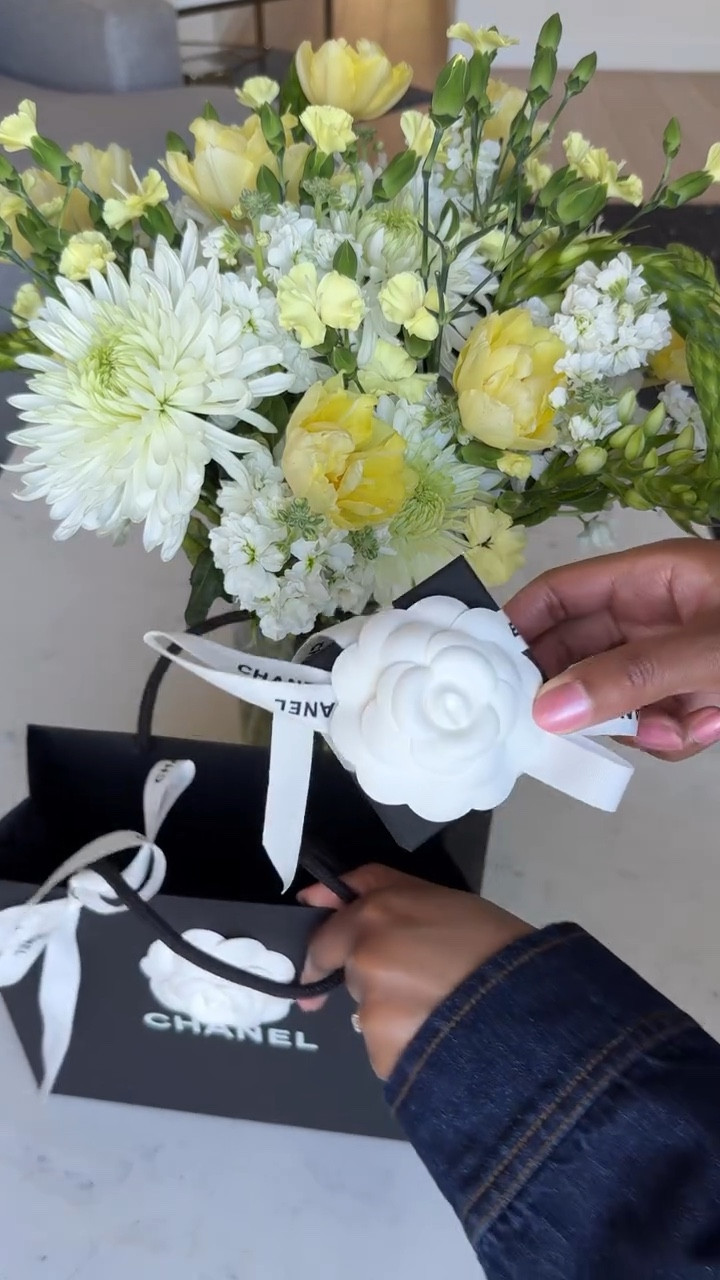 S🌱P🌤️R🌼I 🍋N🌿G 

Unbox my new spring accessories from Chanel with me! 



#LTKvlog #LTKstorytime #LTKTravel