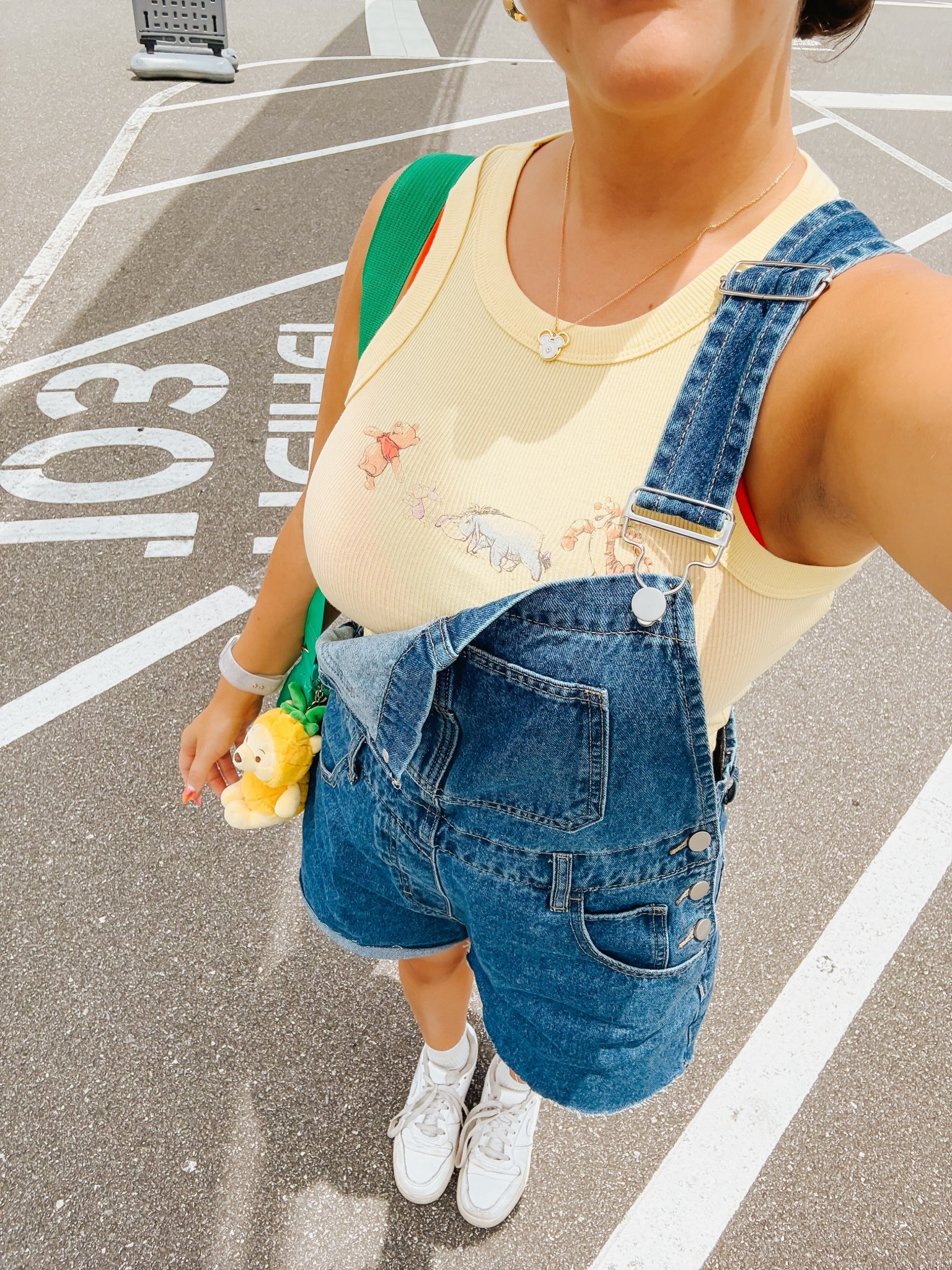 My favorite style for the parks is a tank top and overalls and finding the perfect overalls is SO hard. These are a great option tho and v affordable!! 