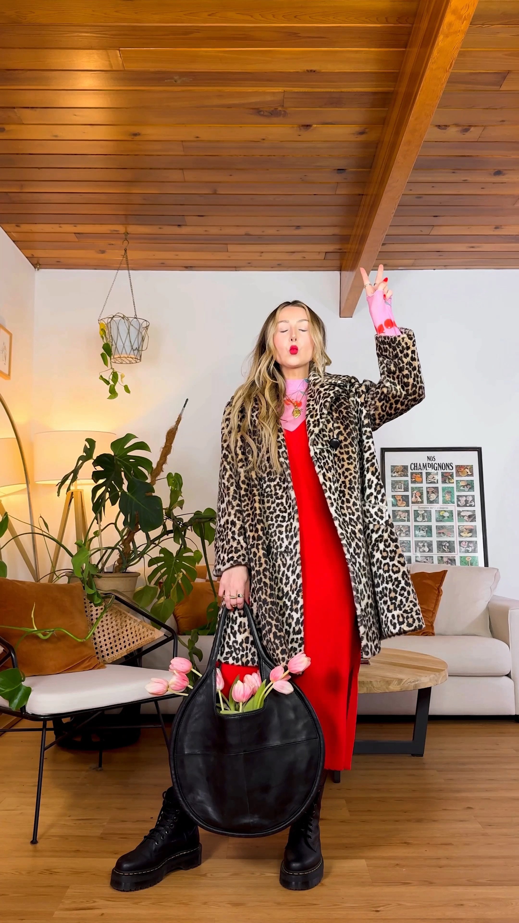 Wearing a M in the top! Code NICOLEXWKND for $$ off 🍒💖🍒


#LTKWatchNow #LTKStyleTip #LTKFindsUnder50