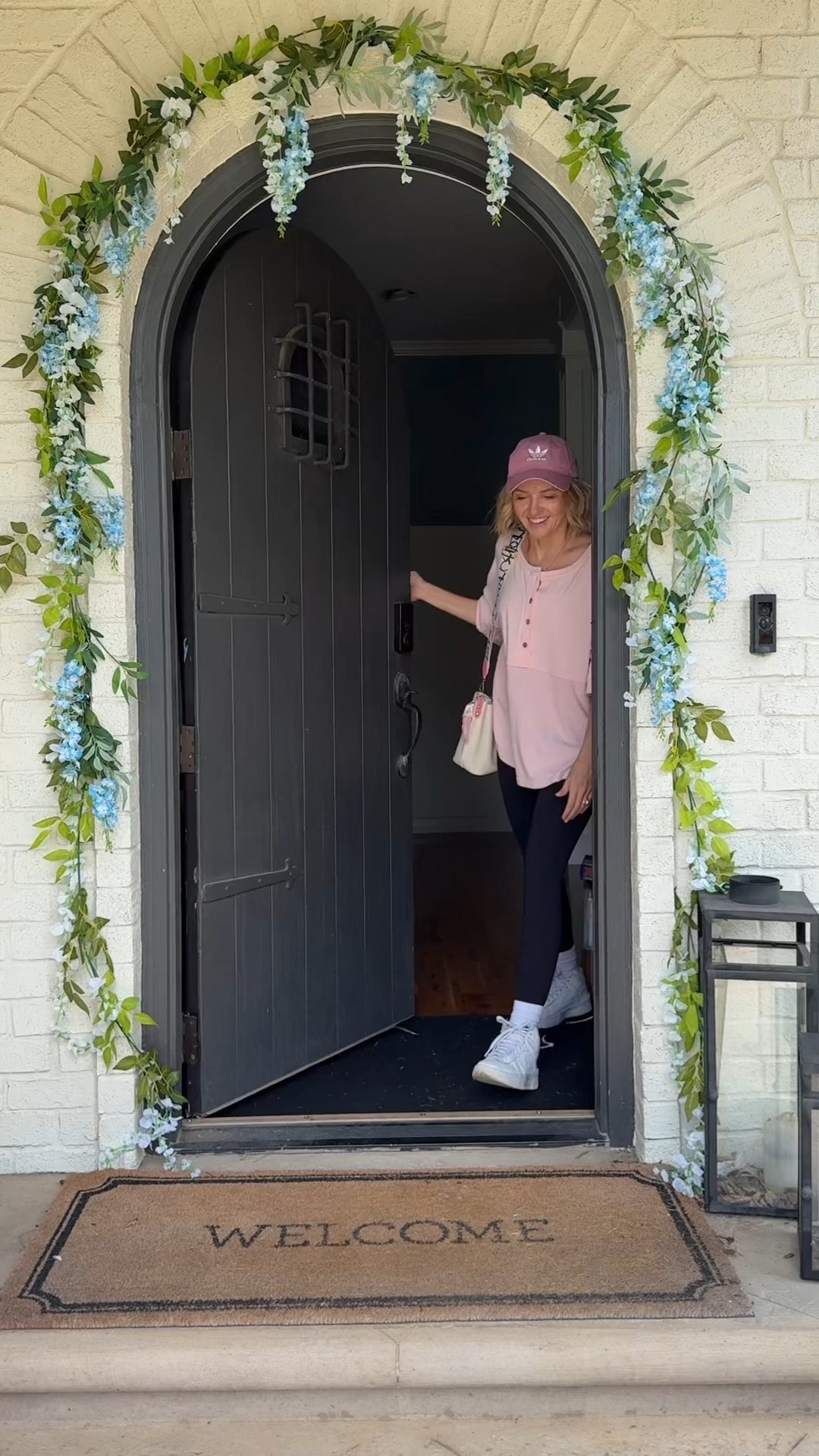 Mom of four OOTD

I love this top paired with leggings! 