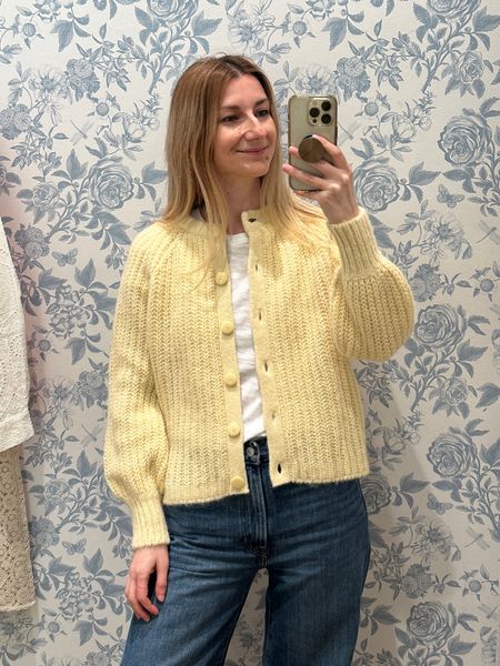 Chunky butter yellow wool cardigan (perfect layer for spring) paired with wide leg jeans and a white t-shirt. Easy and comfortable everyday outfit OOTD idea