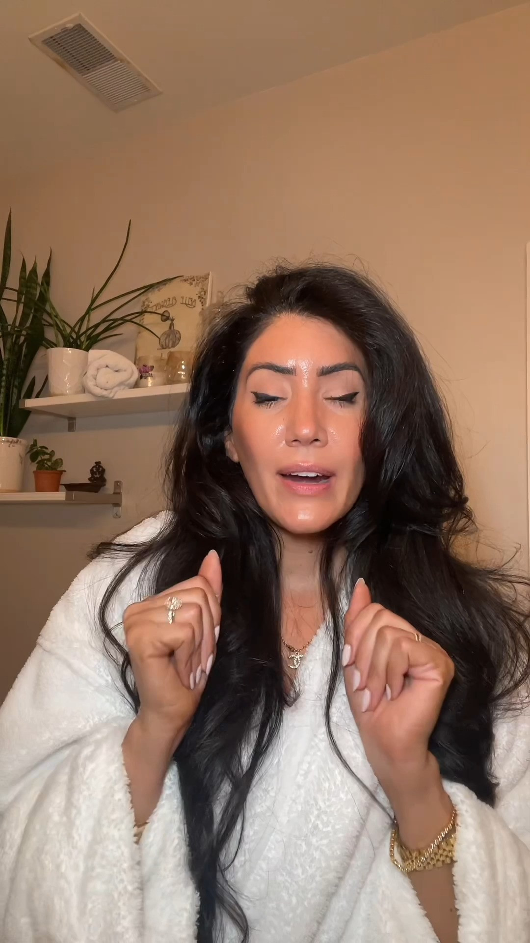 Your nighttime skincare routine is just as important as your morning routine! 🌙✨ While you sleep, your skin goes into repair mode, making it the perfect time to use skincare essentials that hydrate, restore, and protect. Here are the must-have skincare products to wake up with glowing, healthy skin! 💆‍♀️💖 #SkincareTips


#NighttimeSkincare #SkincareRoutine #SkincareEssentials #HealthySkin #GlowingSkin #SkincareProducts #SelfCare #BeautyTips #SkincareLover #SkinBarrier 

 #LTKBeauty