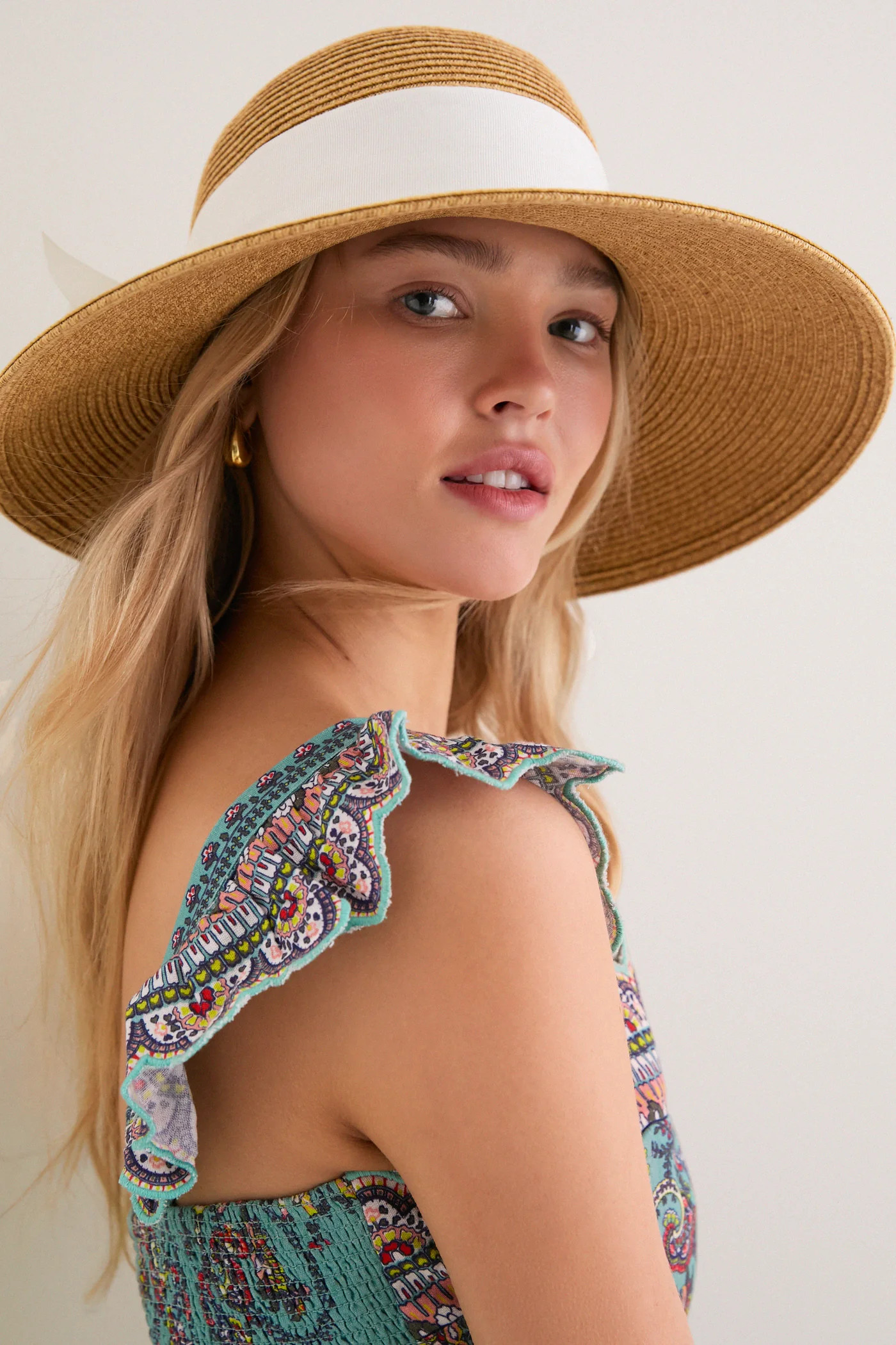 Exclusive Cream Packable Wide Bow Sunhat | Tuckernuck (US)