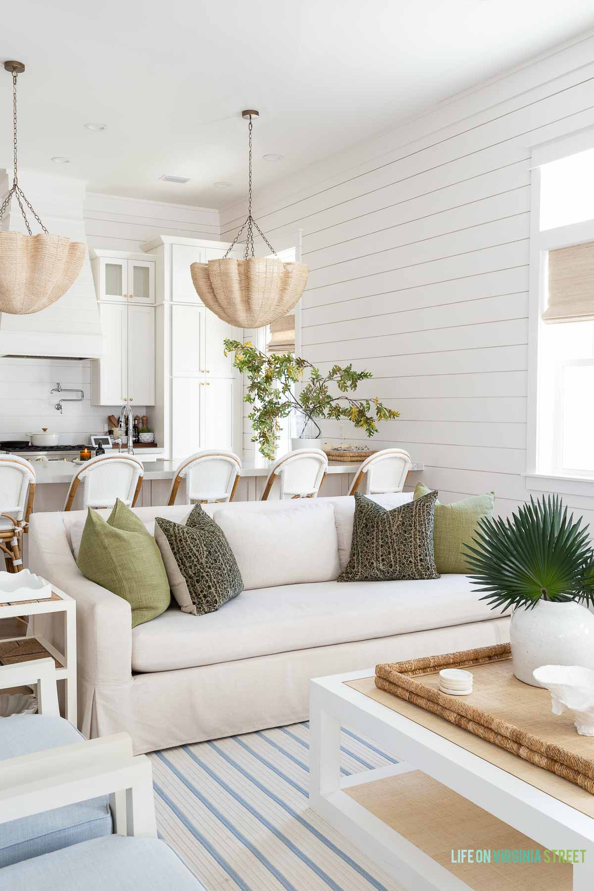 Modern fall living room 🙌🏻🙌🏻

#LTKootd #LTKHome #LTKSeasonal