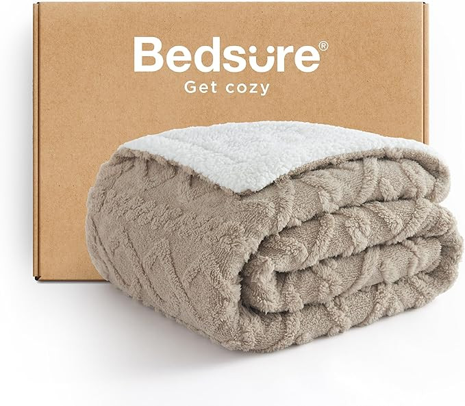 Bedsure Sherpa Fleece Throw Blanket for Couch - Soft Fluffy & Cozy Cable Jacquard Tufted Throw Bl... | Amazon (US)
