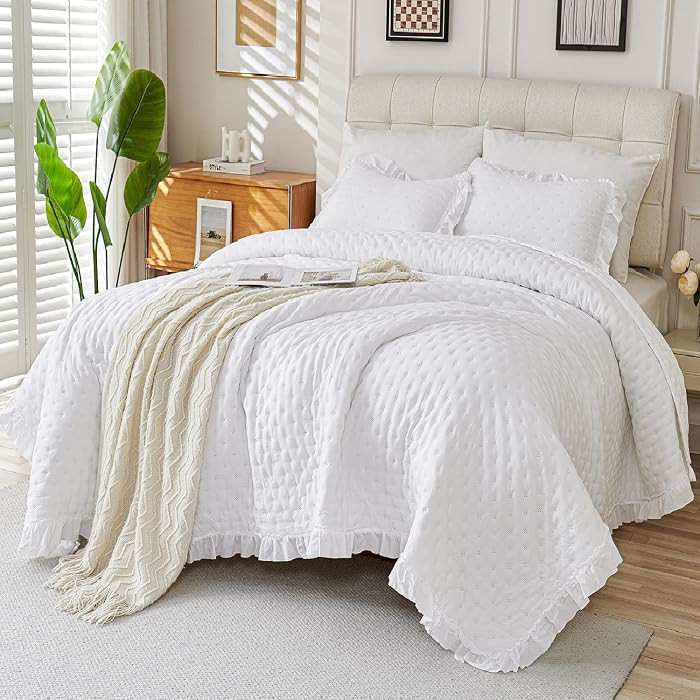 White Ruffle Quilt Set Queen Size \u2013 Soft Lightweight Bedspread with Scalloped Edge, Breathab... | Amazon (US)