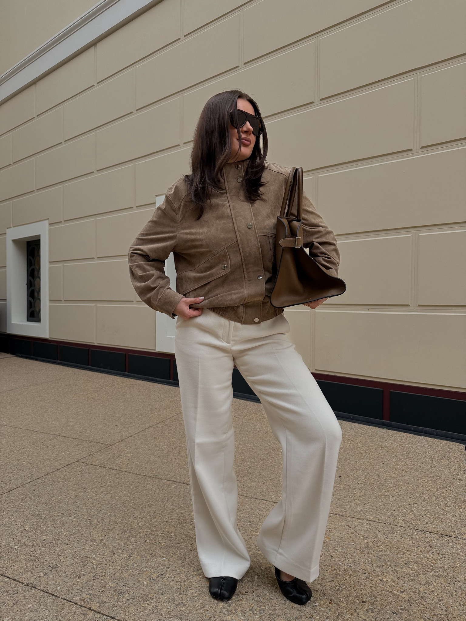 OOTD: Styling @Zara suede jacket with white straight leg pants, leather tote, flats and brown aviators. 

#outfit #suede #jacket #zara #pants #straightleg #brown #aviators #tote #workoutfit

#LTKootd #LTKgrwm #LTKWorkwear