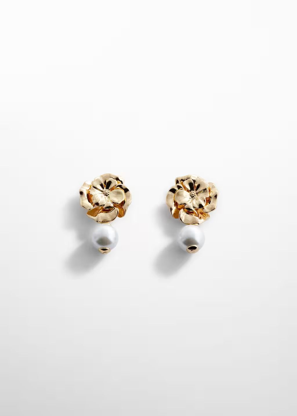 Pearl dangle flower earrings -  Women | Mango USA | MANGO (US)