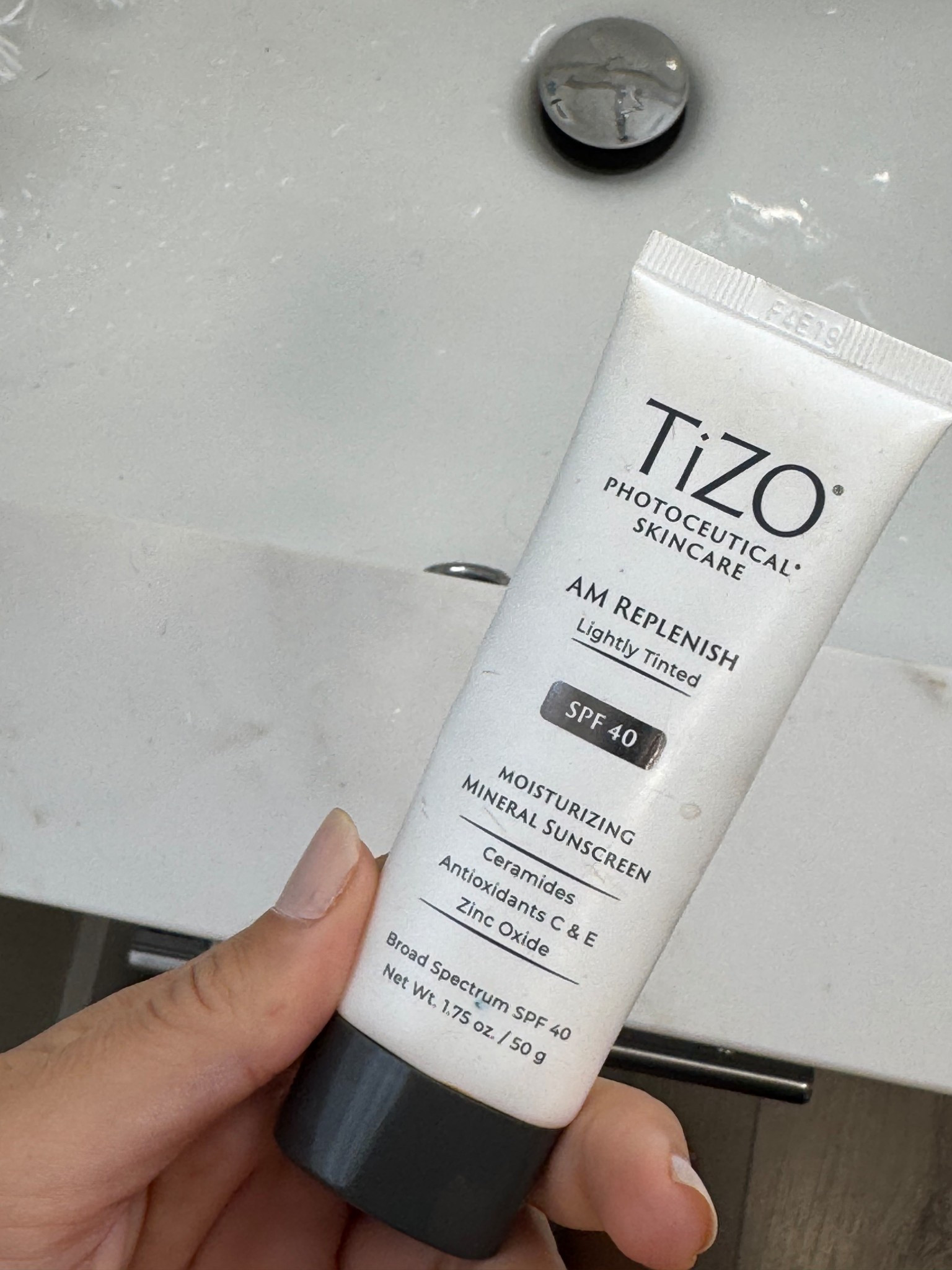 My skin always reacts to sunscreen but i finally found one that my skin loves 🙌🏼🫶🏼  