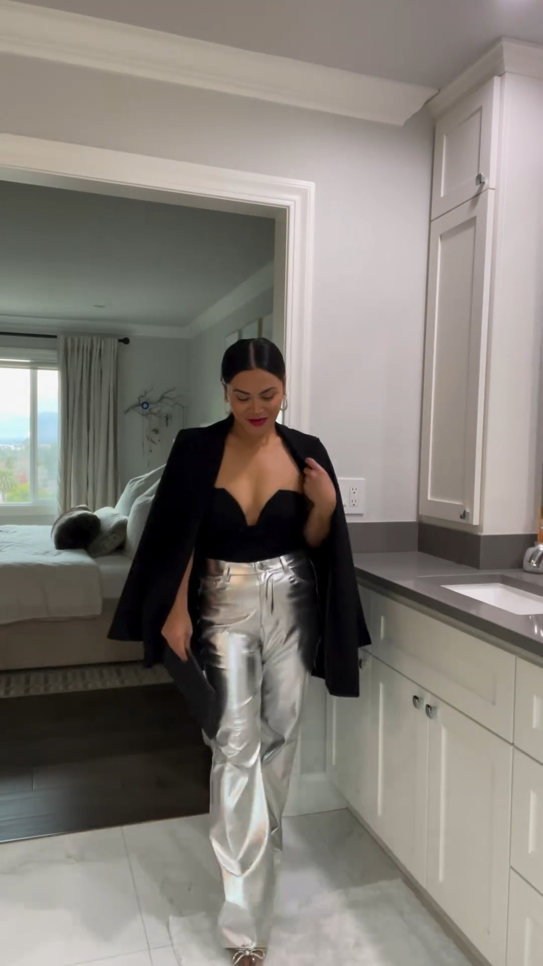 Holiday Outfits! These silver pants is the perfect party pants for this season 

Silver pants, metallic pants, going out pants, sweetheart neckline, Target fashion, holiday season, holiday outfits 

#LTKHoliday #LTKparties #LTKfindsunder50