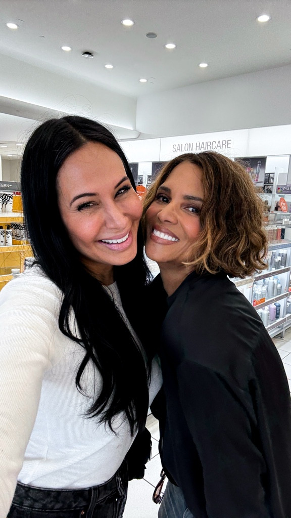 Just your average running errands day - except I casually ran into Halle Berry while doing an exchange. Proof that you should always have a casual but cute outfit ready incase your favorite celebrity is standing in the next aisle! 😝

Cozy long sleeve, black denim shorts, and sneakers = errands day armor! 







casual errands outfit, everyday style inspo, everyday fashion inspo, comfy street style, casual chic look

#LTKStyleTip #LTKSaleAlert #LTKActive
