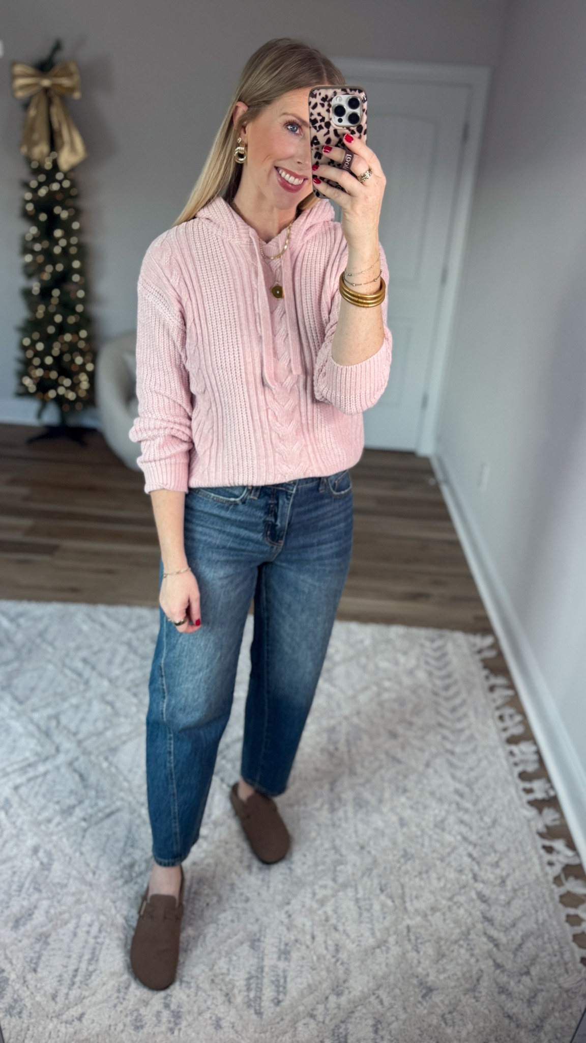 Weekend Walmart Wins try-on
Velveteen hoodie- small
Barrel jeans- size up 

#LTKootd #LTKFindsUnder50