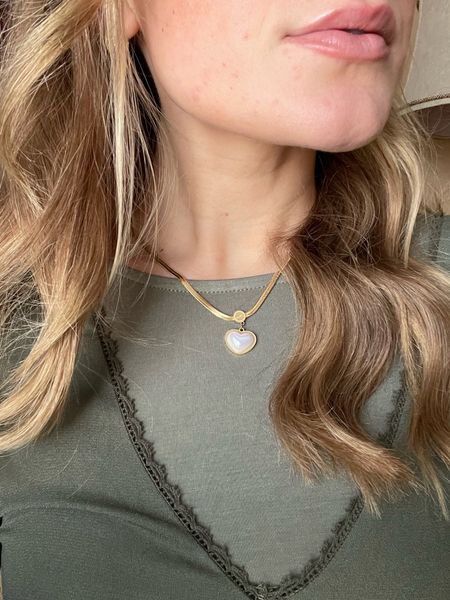 the cutest heart necklace from etsy 🩷
•
•
#jewelry #accessories #trendy #chic #under50 #statementpiece 

#LTKfindsunder50 #LTKSpringSale #LTKGiftGuide