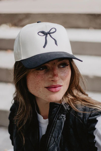 Black Coquette Bow Vintage Two-Toned Hat | Katydid