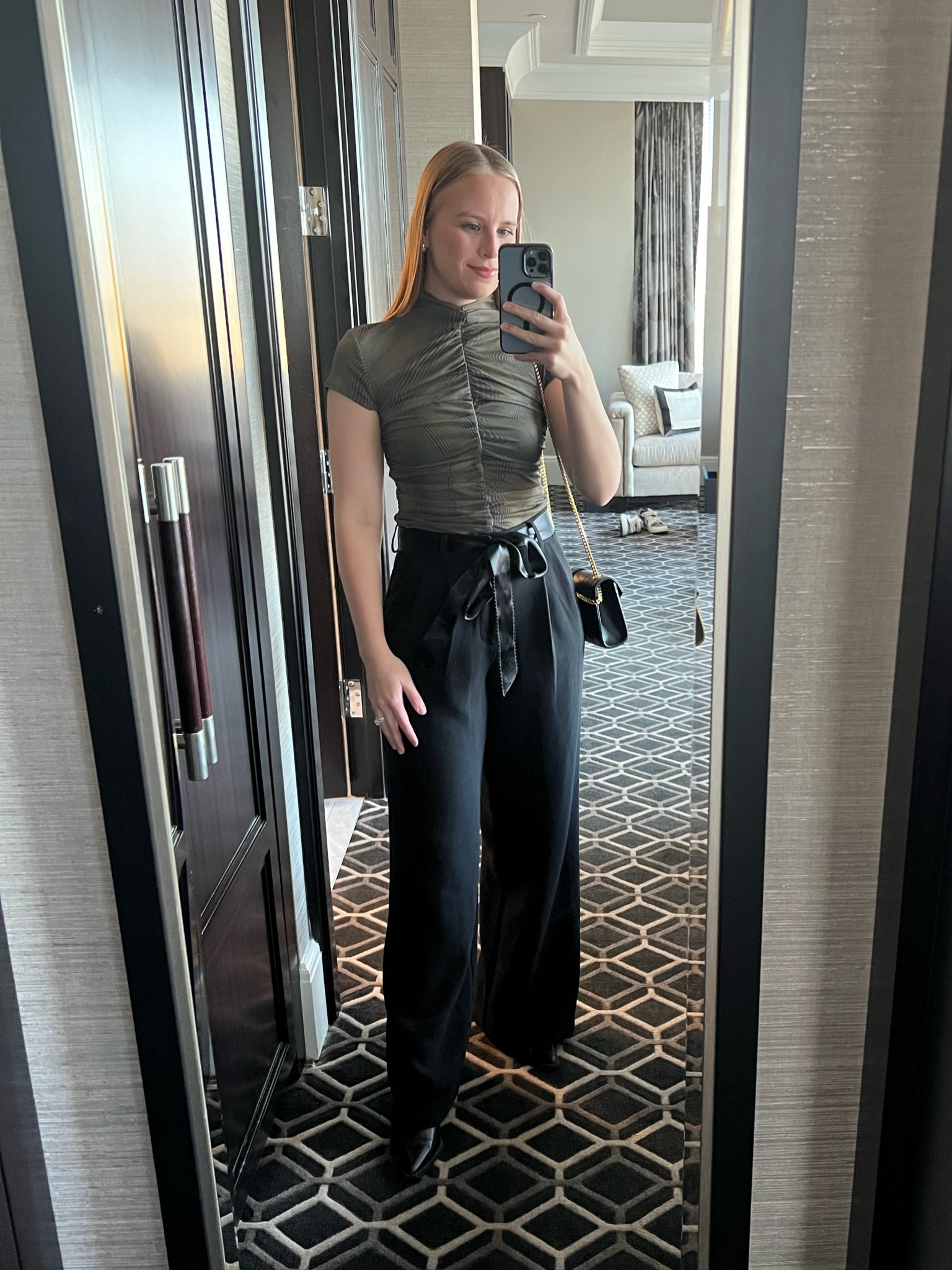Date night outfit

Zara Tulle Top and Forever 21 pants (my go-to pants)

Event outfit, business casual, winter, lip combo, beauty

#LTKSeasonal #LTKworkwear #LTKstyletip