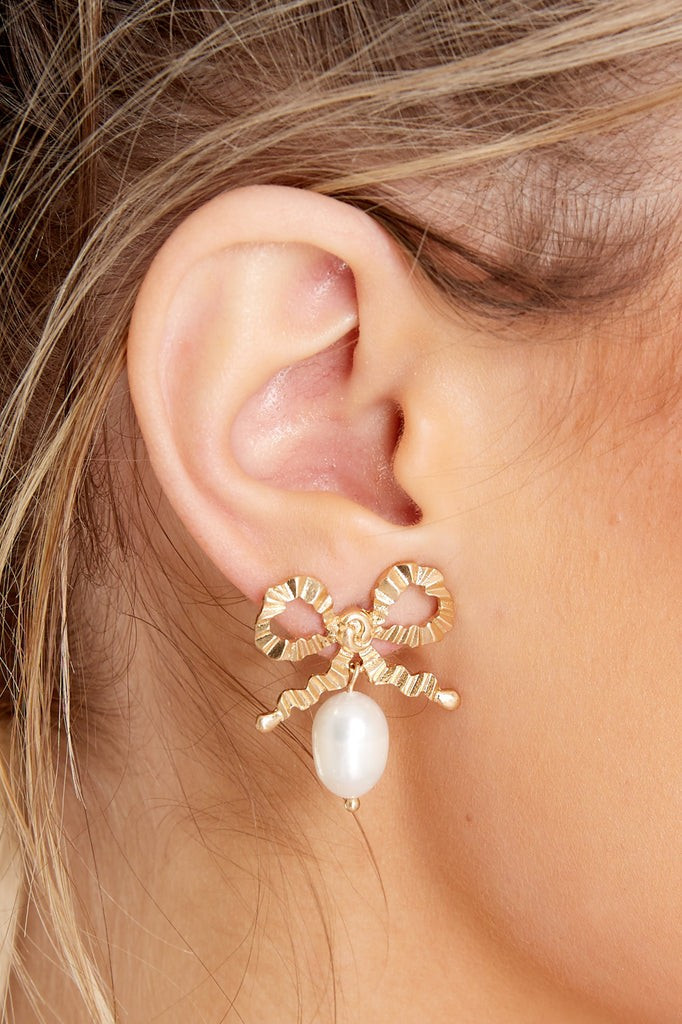 Tie The Knot Gold Pearl Earrings | Red Dress 