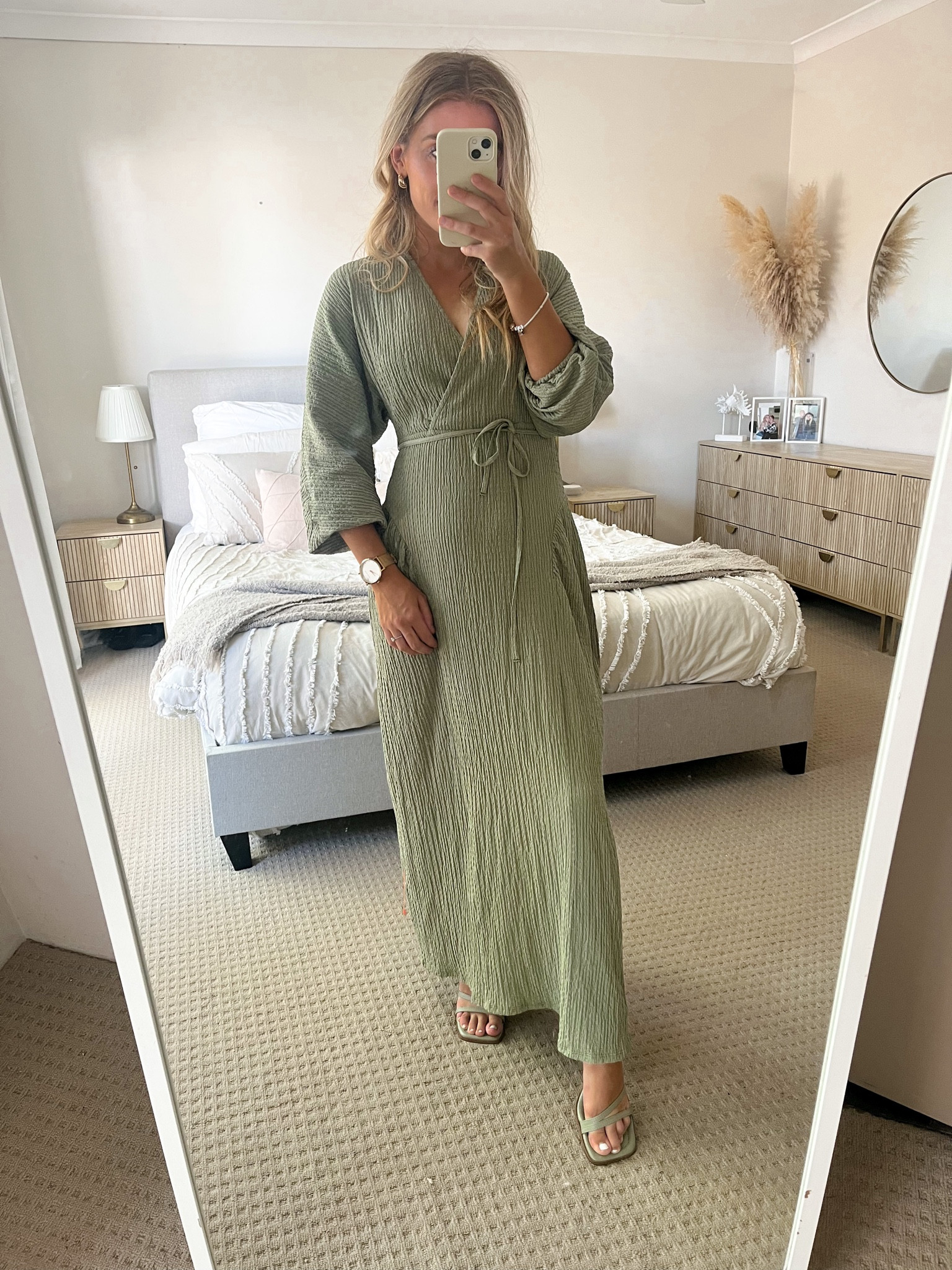 Dress - is a loose/stretchy fabric so i went a size down in this dress and fits me perfectly. I would recommend ordering a size smaller or your size in this dress. Its slightly longer than id like on me but im 152cm so would fit perfectly on someone 5ft and above. Unfortunately it doesnt come in a petite length so ive tagged some other options. I don’t mind it being this length though as it doesnt touch the floor still


#casual #corporate #summer #officewear #summerofficewear. #corporatecasual  