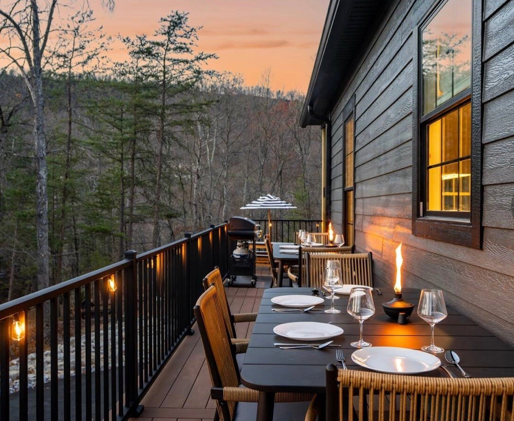 Ski all day.
Dinner views like this by night.
Mountain trips done right ⛷️✨


#LTKTravel