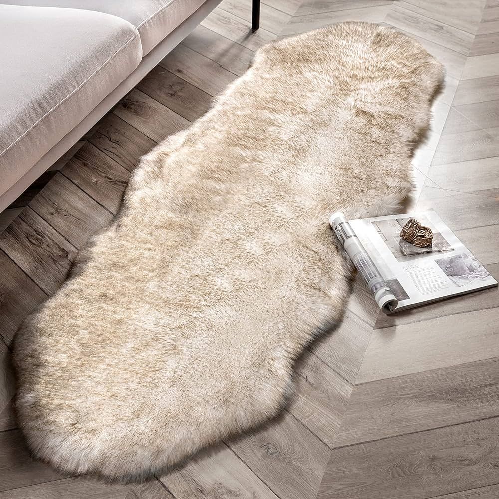 Phantoscope Faux Fur Rug, Fluffy Soft Faux Fox Fur Area Rugs for Bedroom Livingroom Kids Room Dec... | Amazon (US)