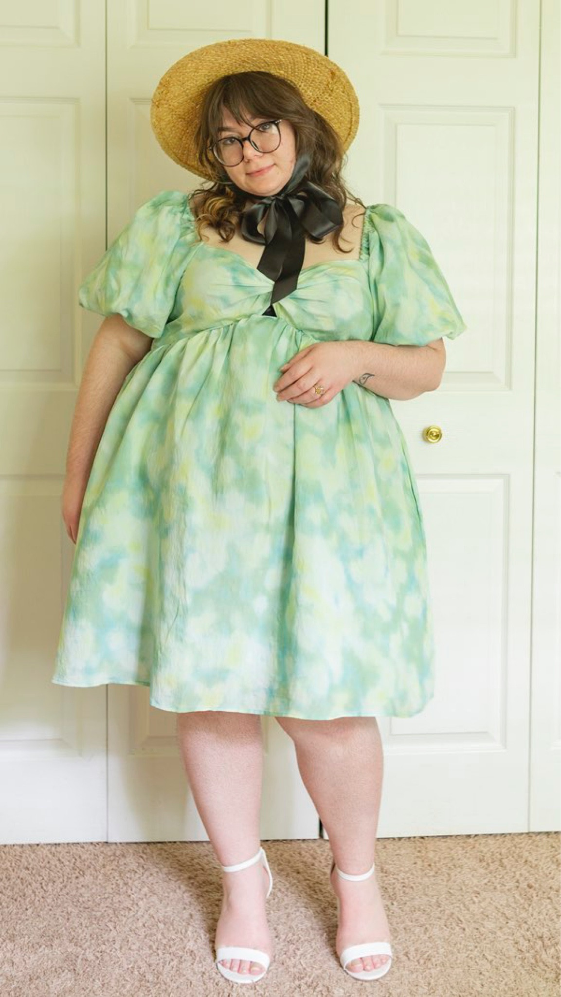 Plus size green puffy sleeve Empire waist dress sunhat 

#LTKstyletip #LTKSeasonal #LTKcurves