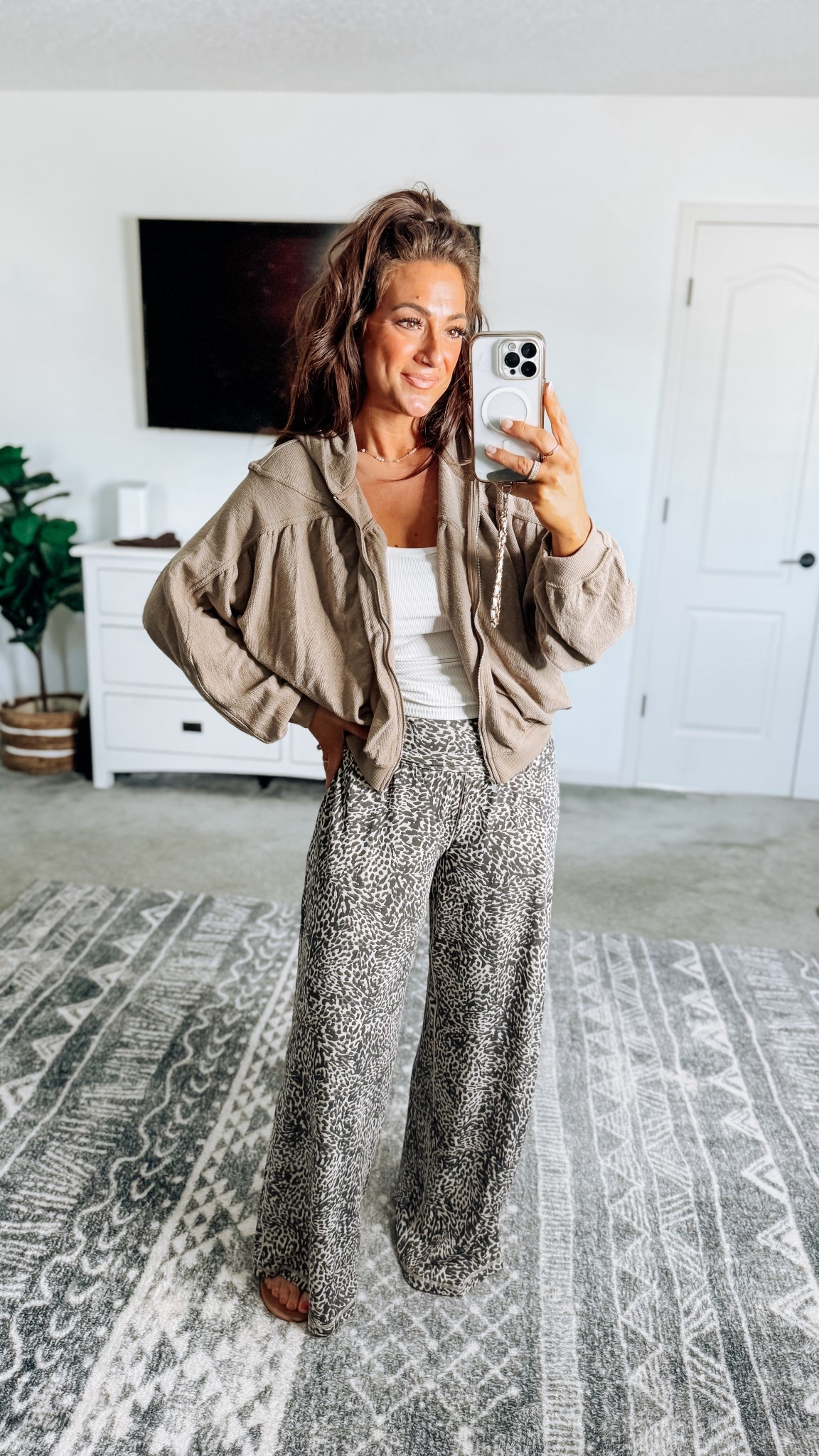 On with these aerie pieces!! 😍 I sized down to the xs 

#LTKFallSale #LTKStyleTip #LTKFindsUnder50