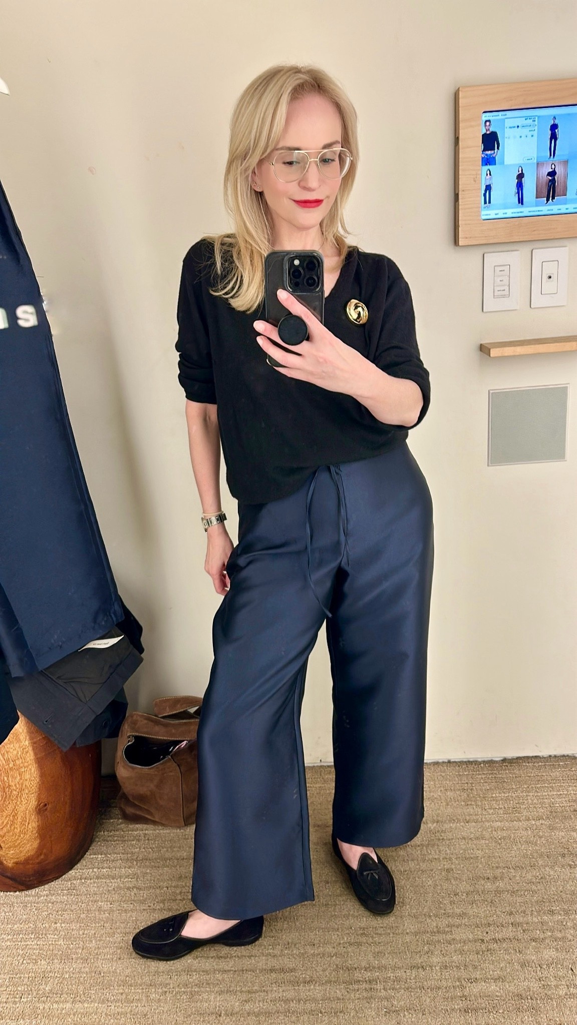 Wearing a medium in the Olina pants. Very comfortable. Elastic in the back. These are cropped. I’m 5’2.

#LTKPetite #LTKWorkwear