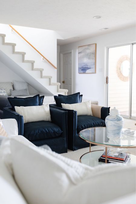 #modern #coastal #livingroom #familyroom #blue #white #gold #brass #livingroomdecor #decorinspo #whitehouse #comfy

#LTKSaleAlert #LTKStyleTip #LTKHome
